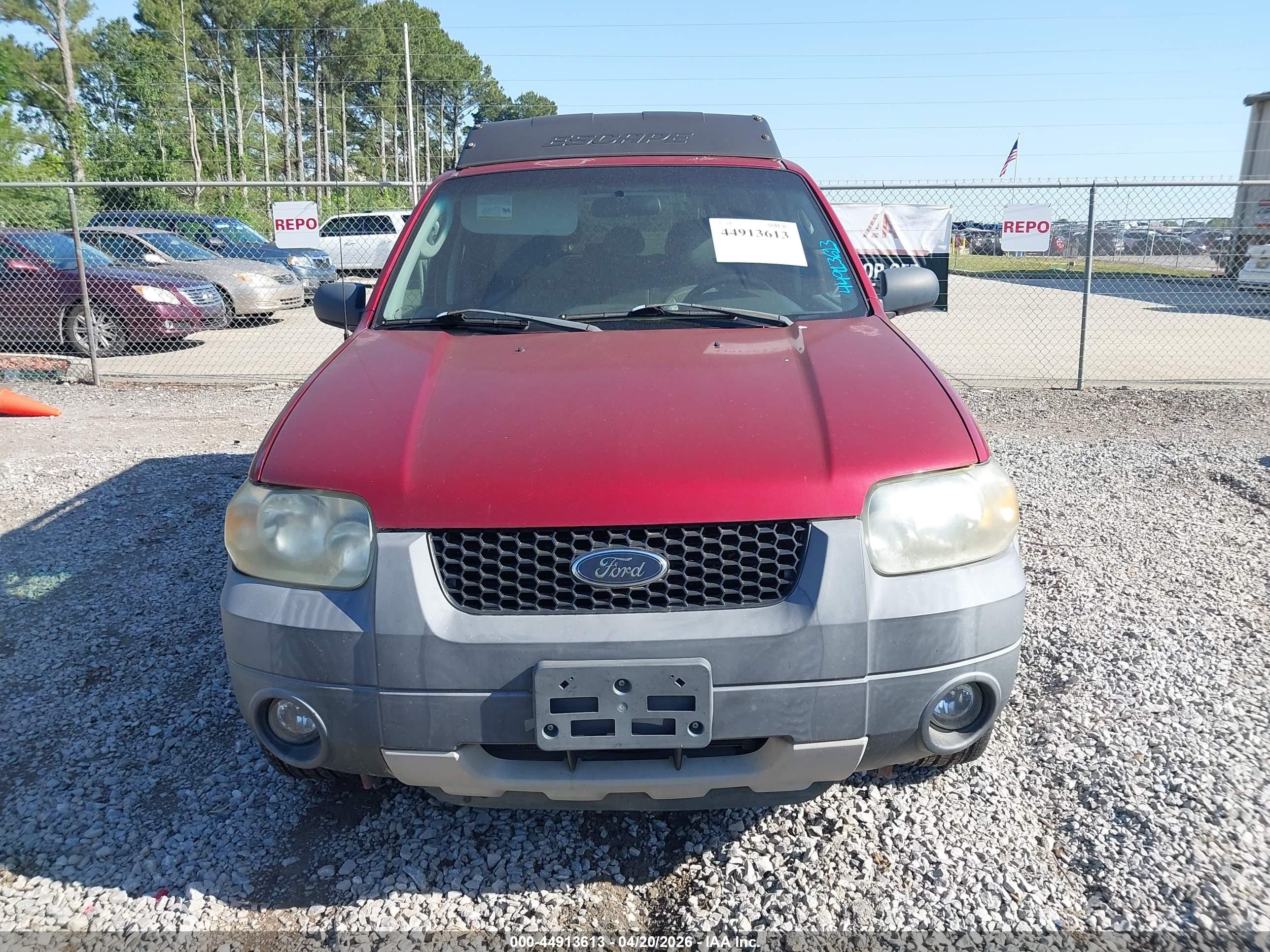 2005 Ford Escape Xlt Red vin: 1FMYU93175KB48928