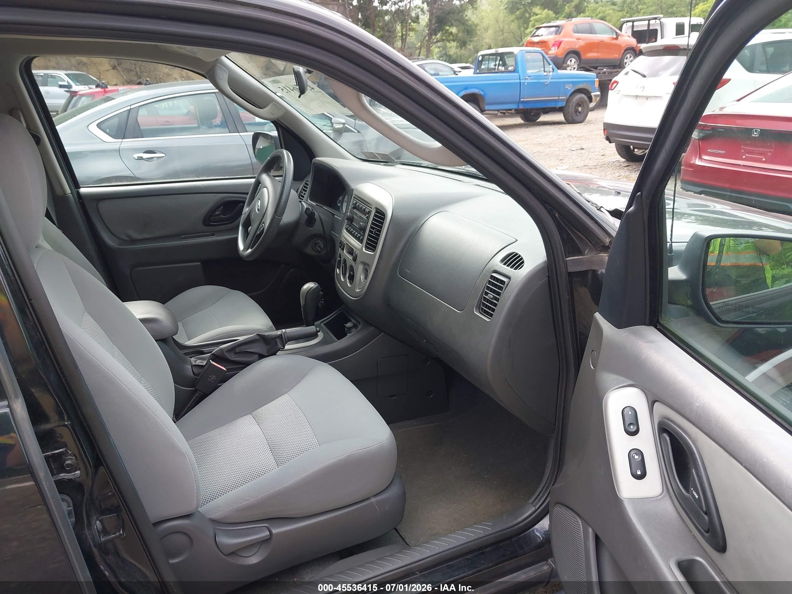 2005 Ford Escape Xlt Черный vin: 1FMYU93175KD53794
