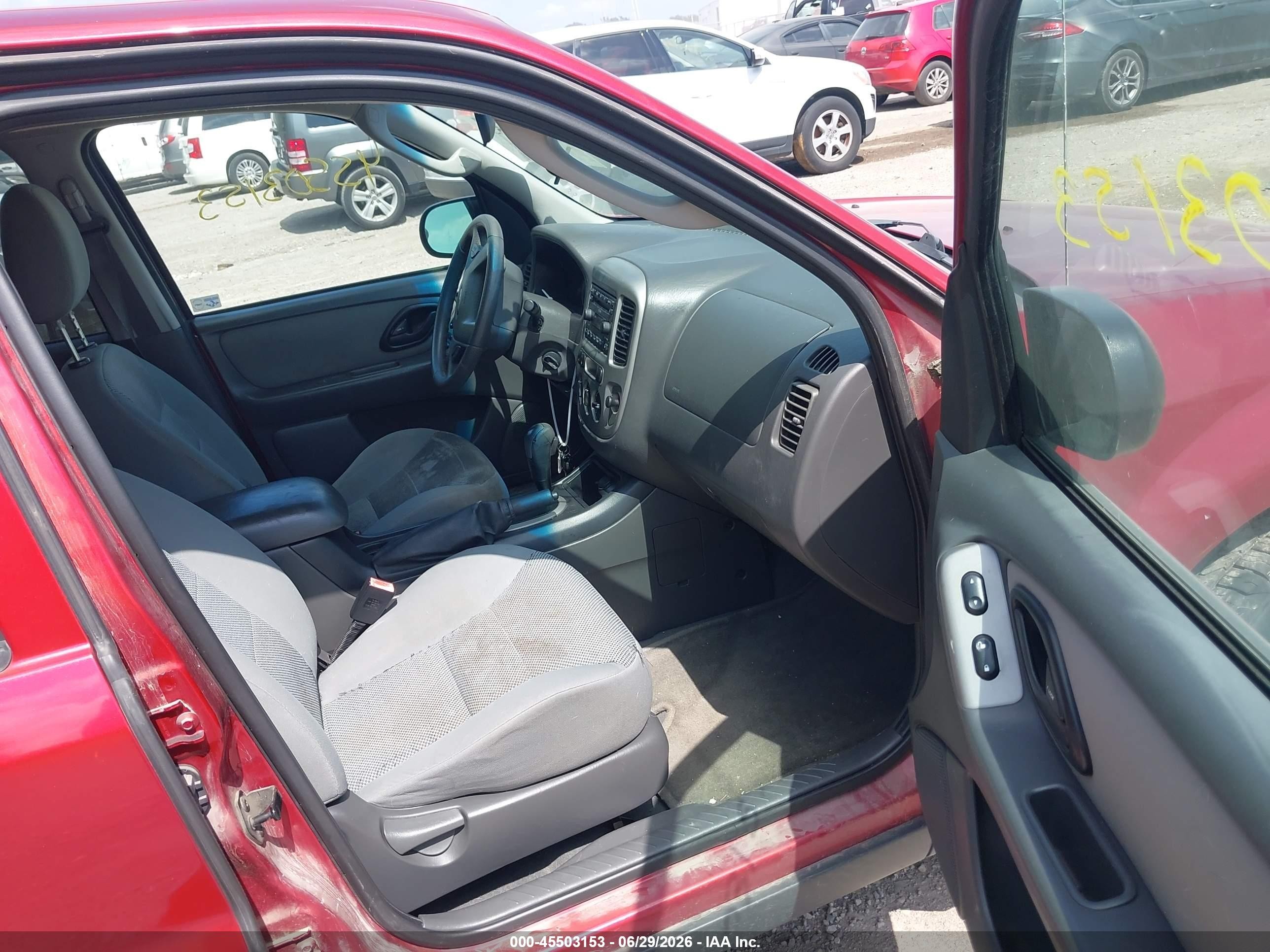 2005 Ford Escape Xlt Red vin: 1FMYU93185KA39216