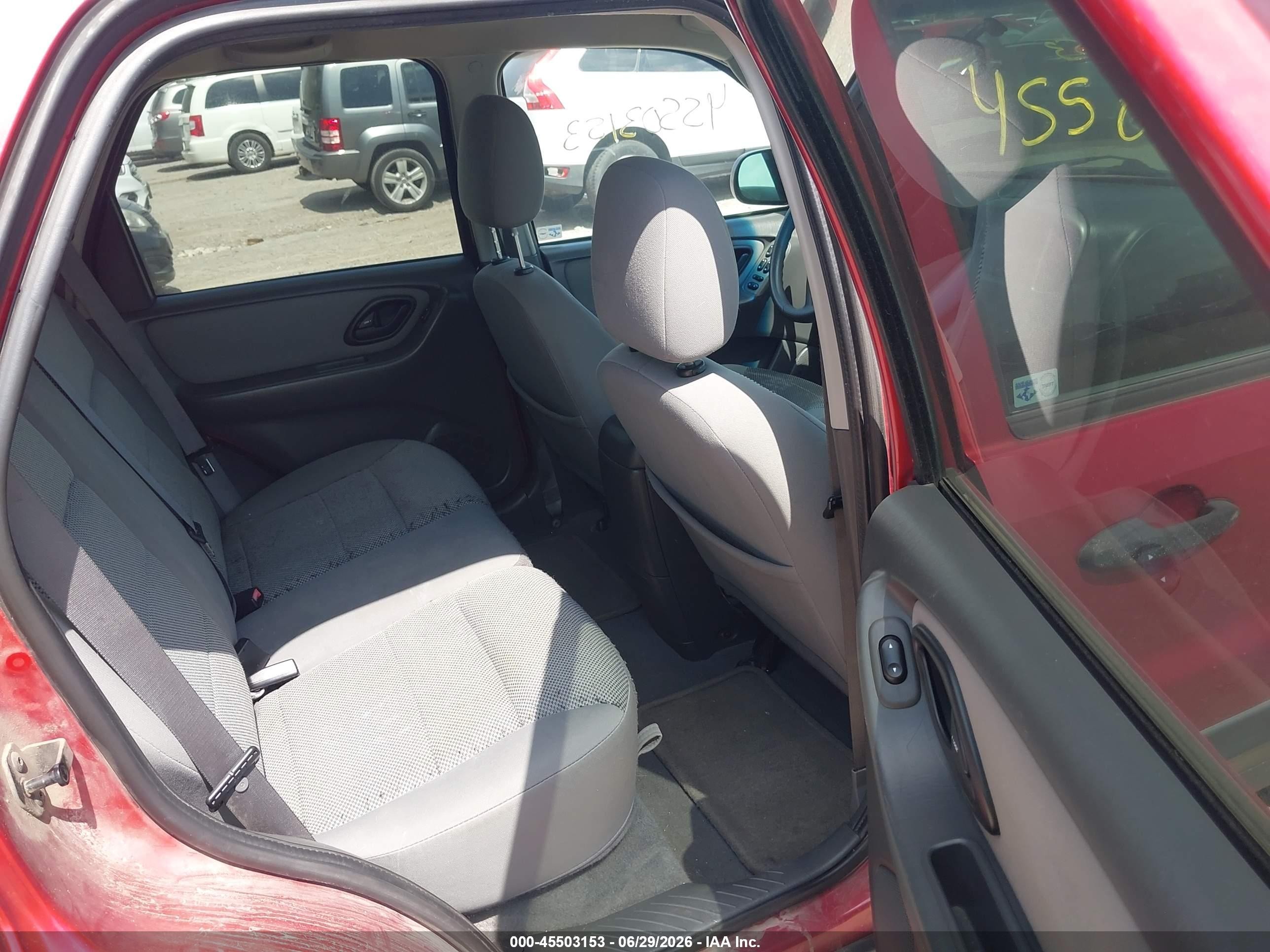 2005 Ford Escape Xlt Red vin: 1FMYU93185KA39216