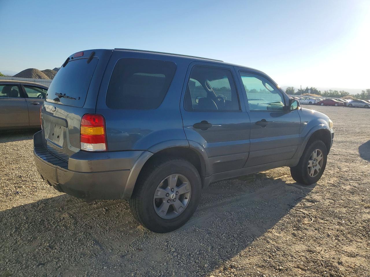 2005 Ford Escape Xlt Blue vin: 1FMYU93185KA46215