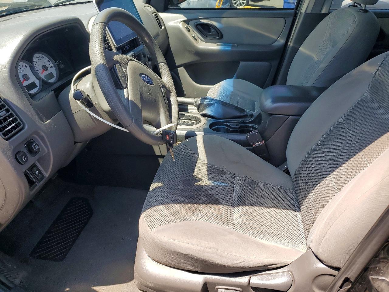 2005 Ford Escape Xlt Черный vin: 1FMYU93185KA62088