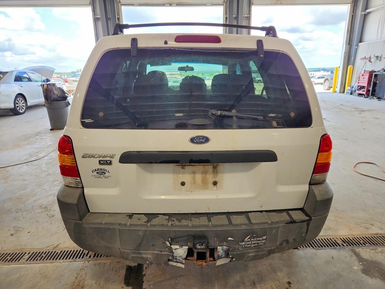 2005 Ford Escape Xlt White vin: 1FMYU93195KA70507
