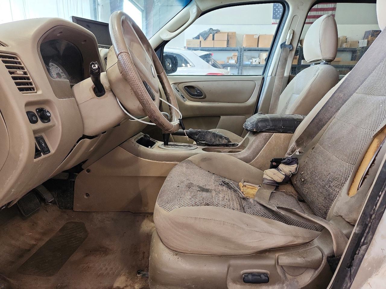 2005 Ford Escape Xlt White vin: 1FMYU93195KA70507
