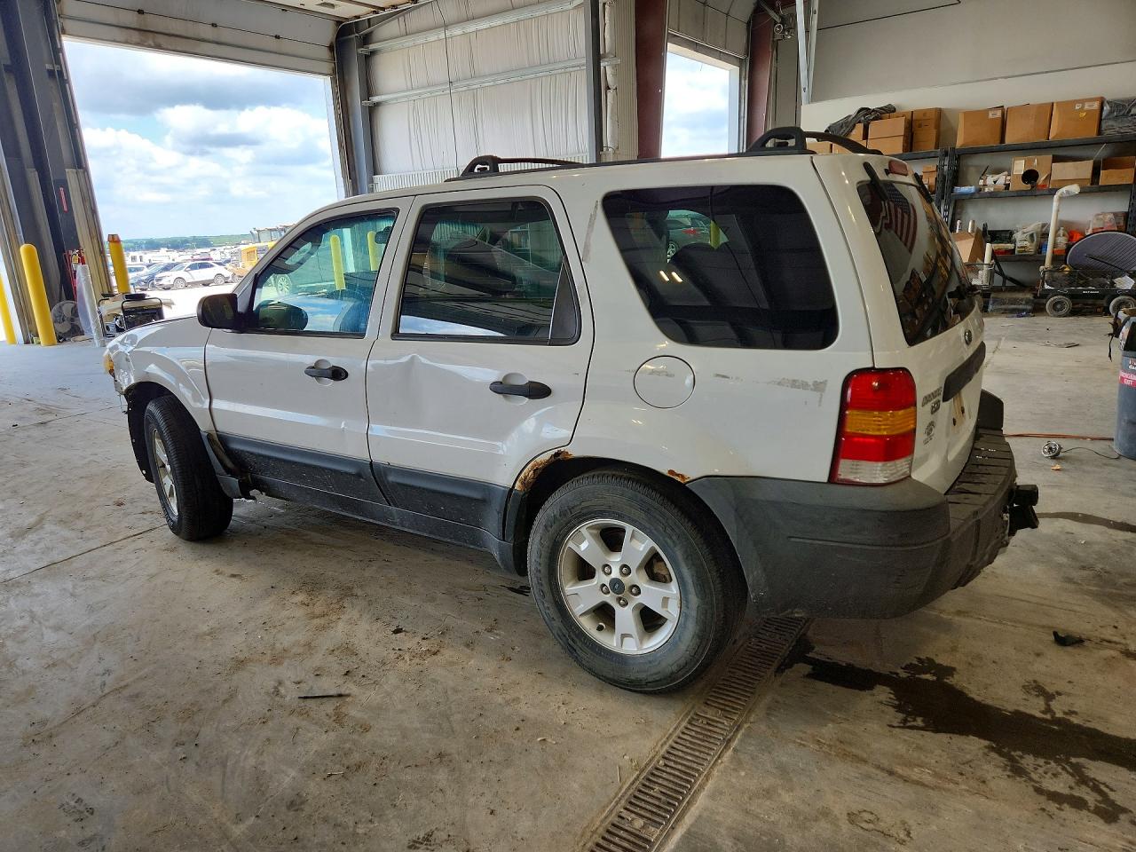 2005 Ford Escape Xlt White vin: 1FMYU93195KA70507