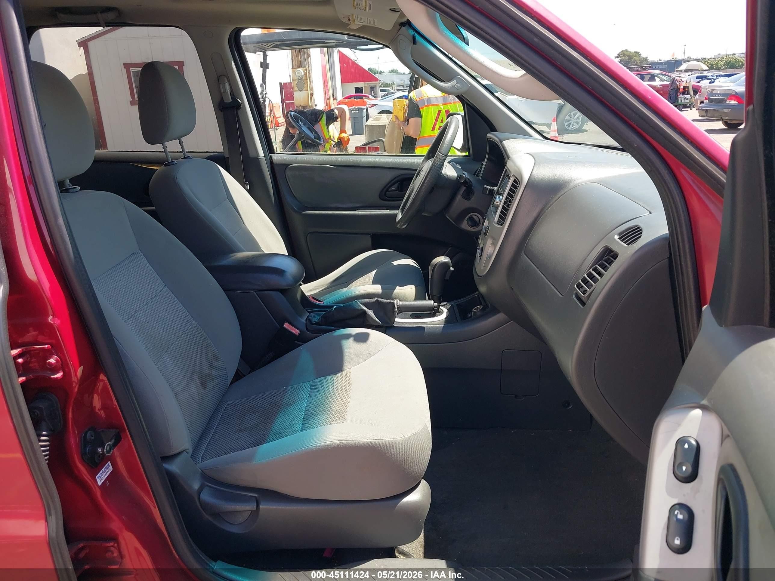 2005 Ford Escape Xlt Red vin: 1FMYU93195KD39797