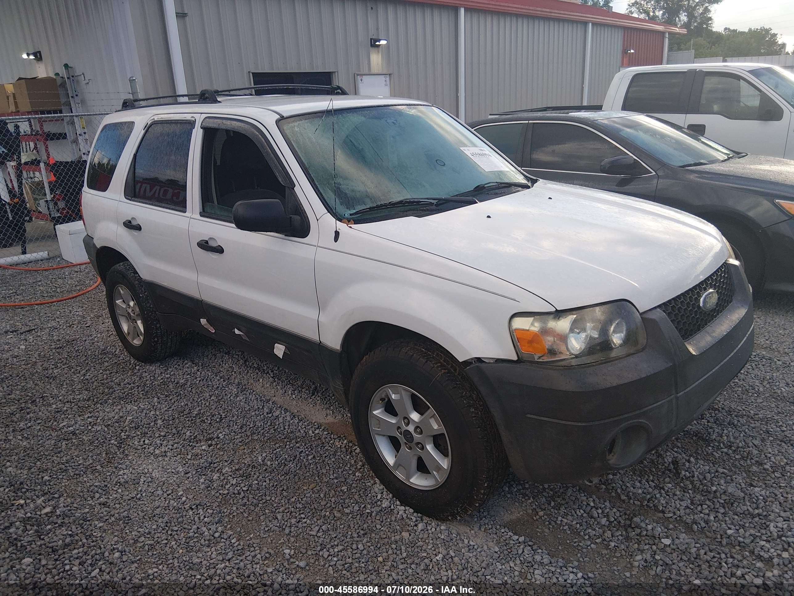 2005 Ford Escape Xlt White vin: 1FMYU931X5KA34812