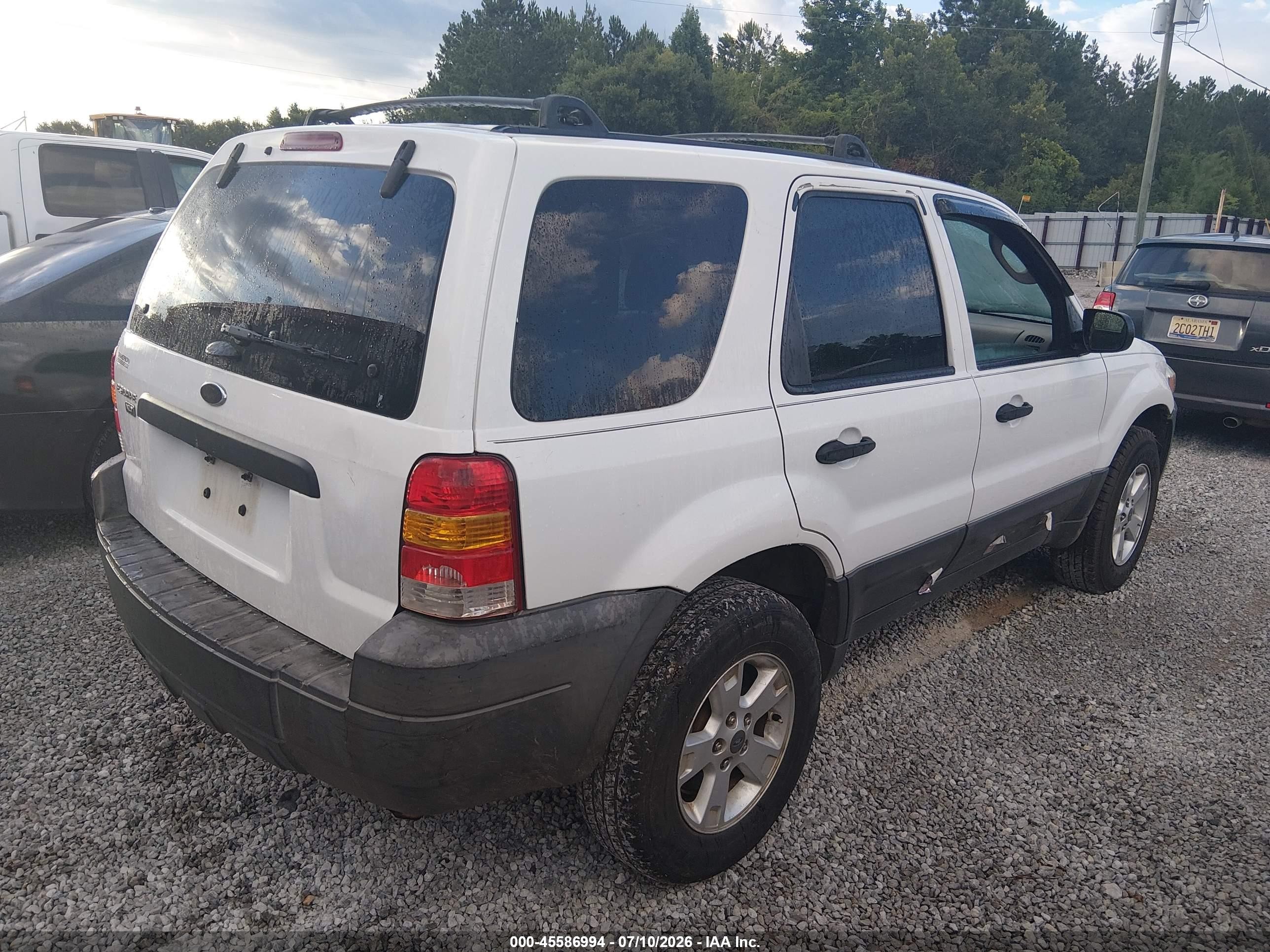 2005 Ford Escape Xlt White vin: 1FMYU931X5KA34812