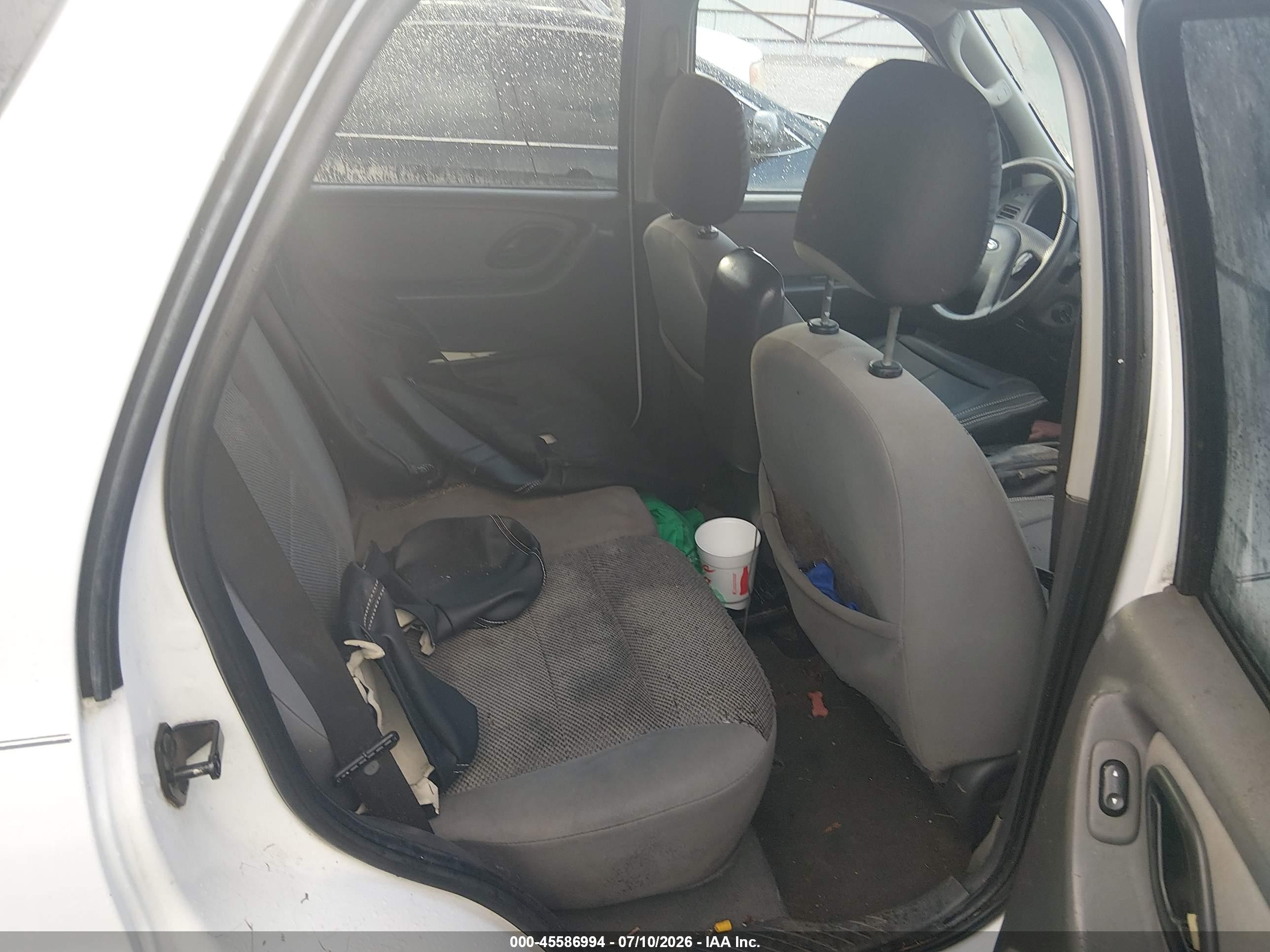 2005 Ford Escape Xlt White vin: 1FMYU931X5KA34812