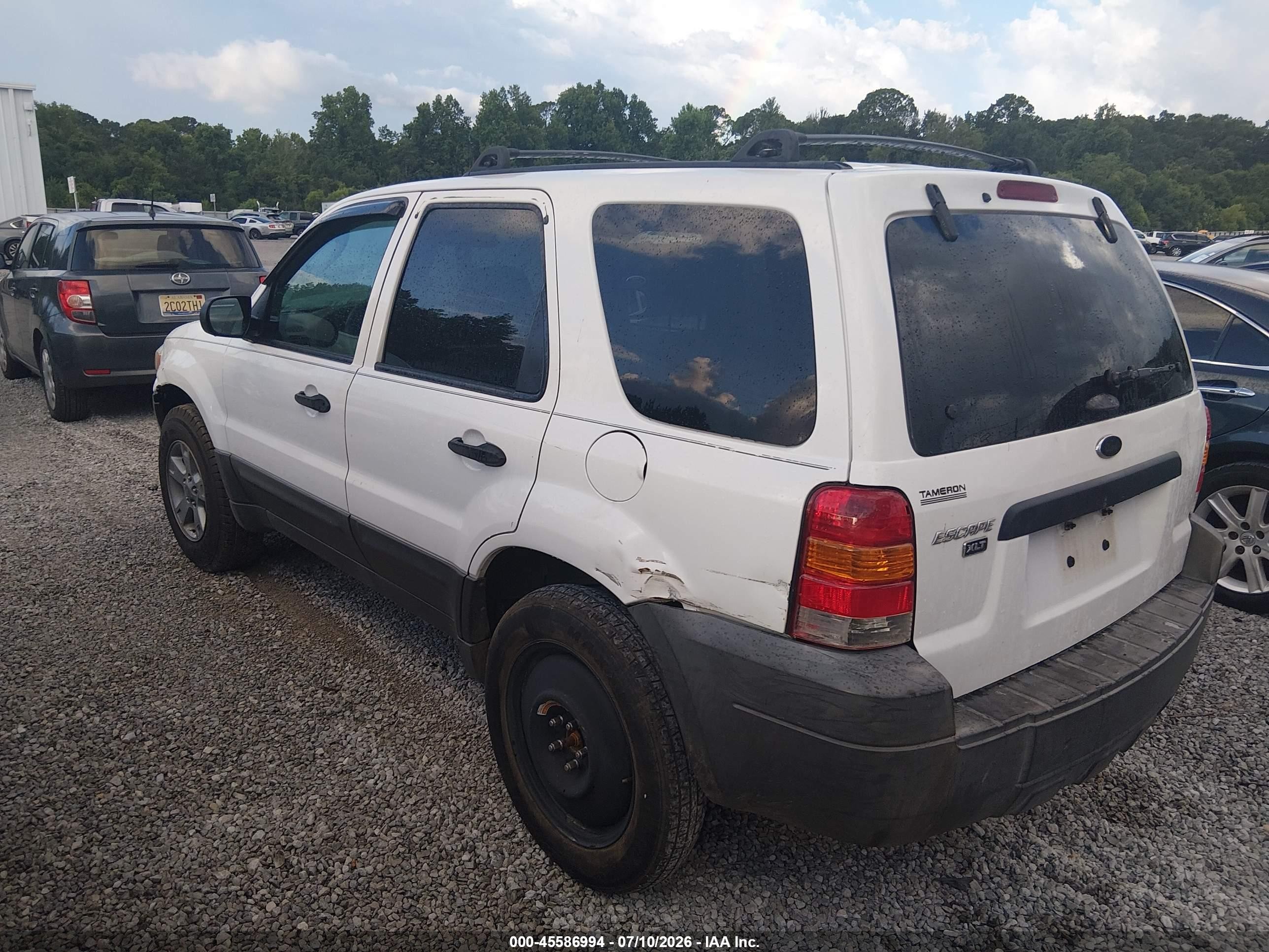 2005 Ford Escape Xlt White vin: 1FMYU931X5KA34812