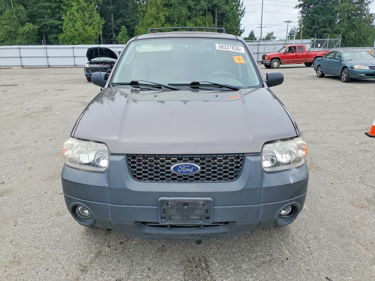 2005 Ford Escape Xlt Серый vin: 1FMYU931X5KD11121