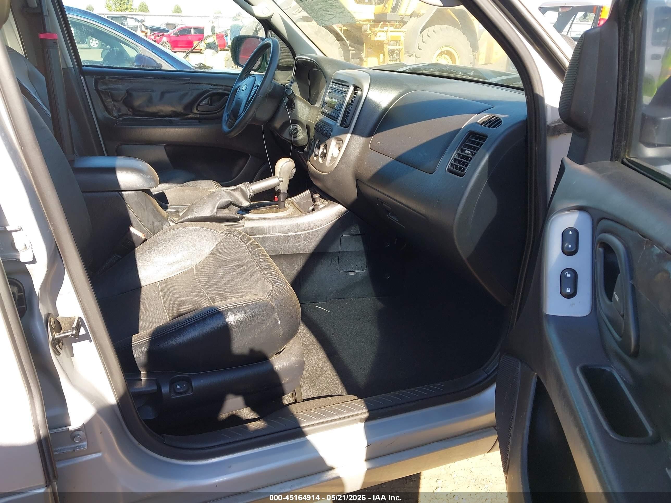 2005 Ford Escape Limited Серебряный vin: 1FMYU94175KA63635