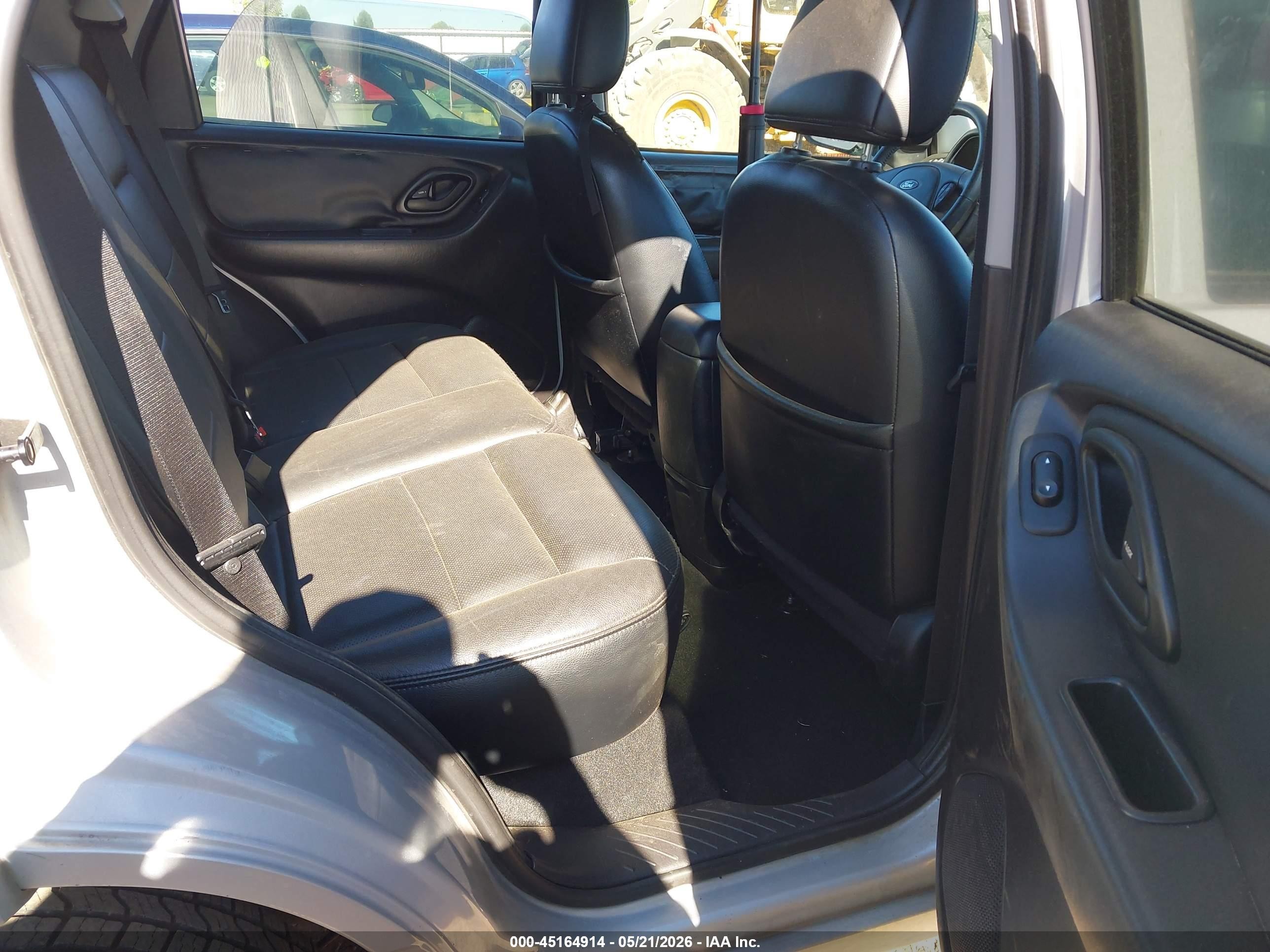 2005 Ford Escape Limited Серебряный vin: 1FMYU94175KA63635
