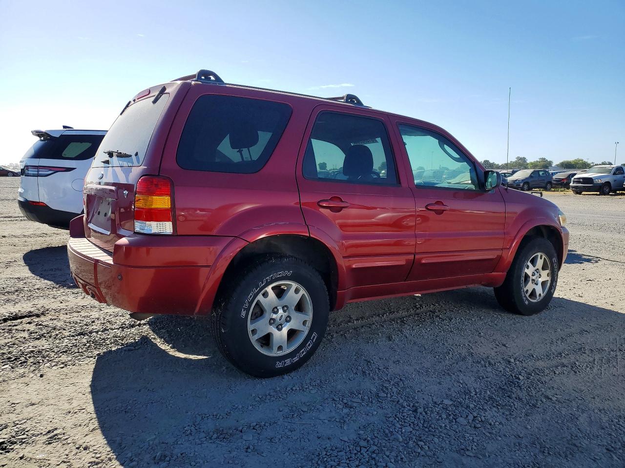 2005 Ford Escape Limited Red vin: 1FMYU94175KD29445
