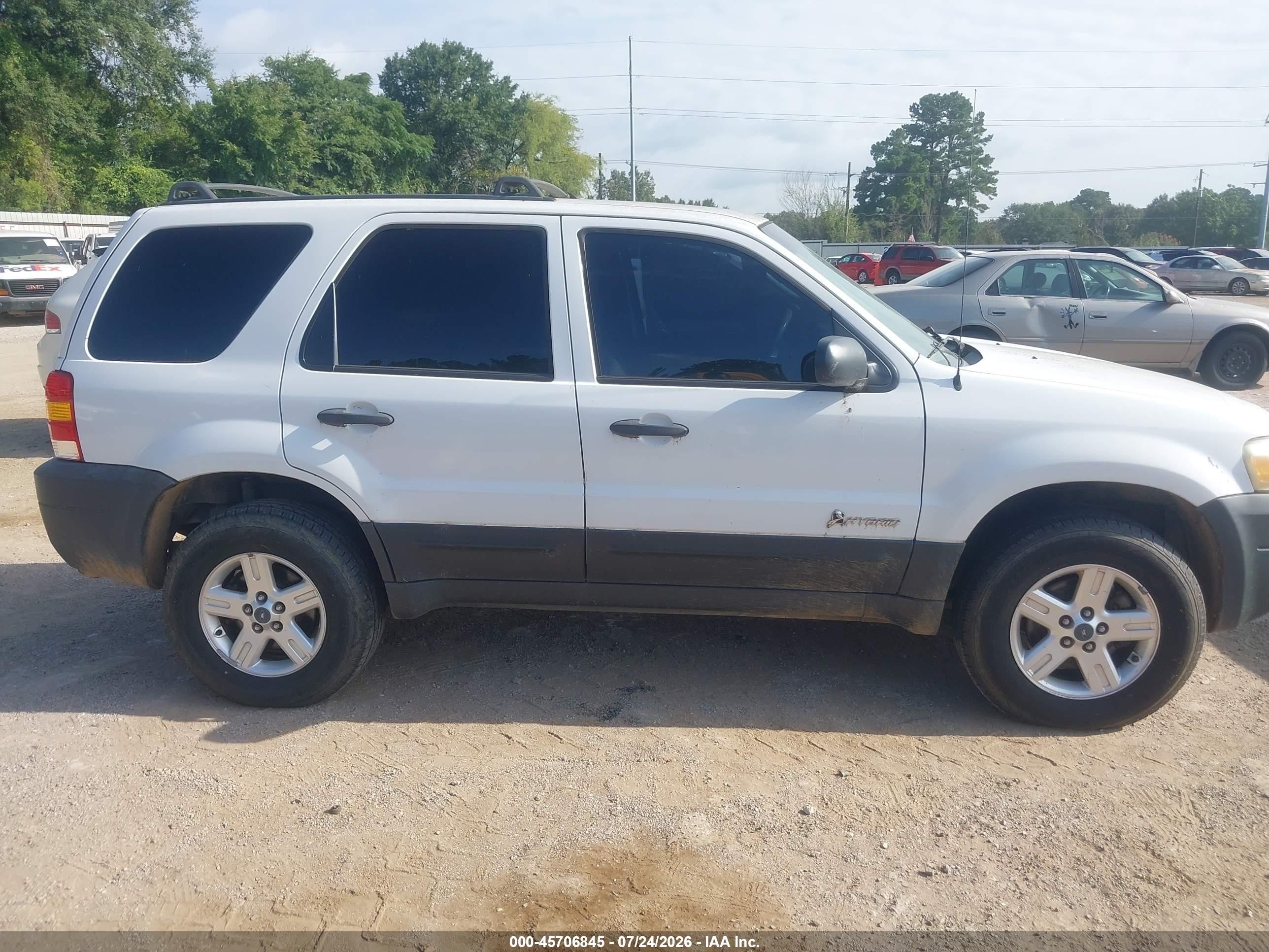 2006 Ford Escape Hybrid   White vin: 1FMYU95H06KC73538