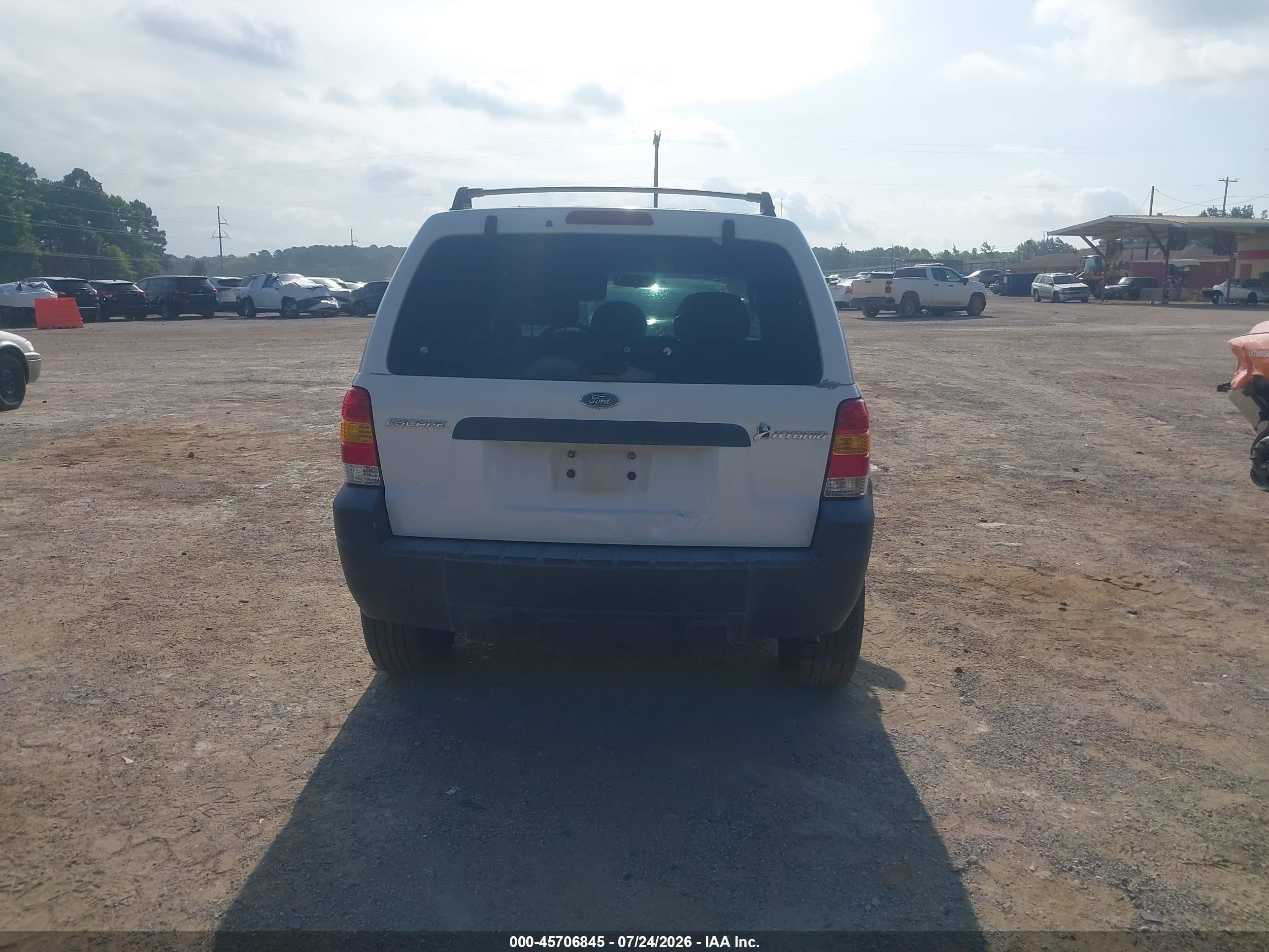 2006 Ford Escape Hybrid   White vin: 1FMYU95H06KC73538