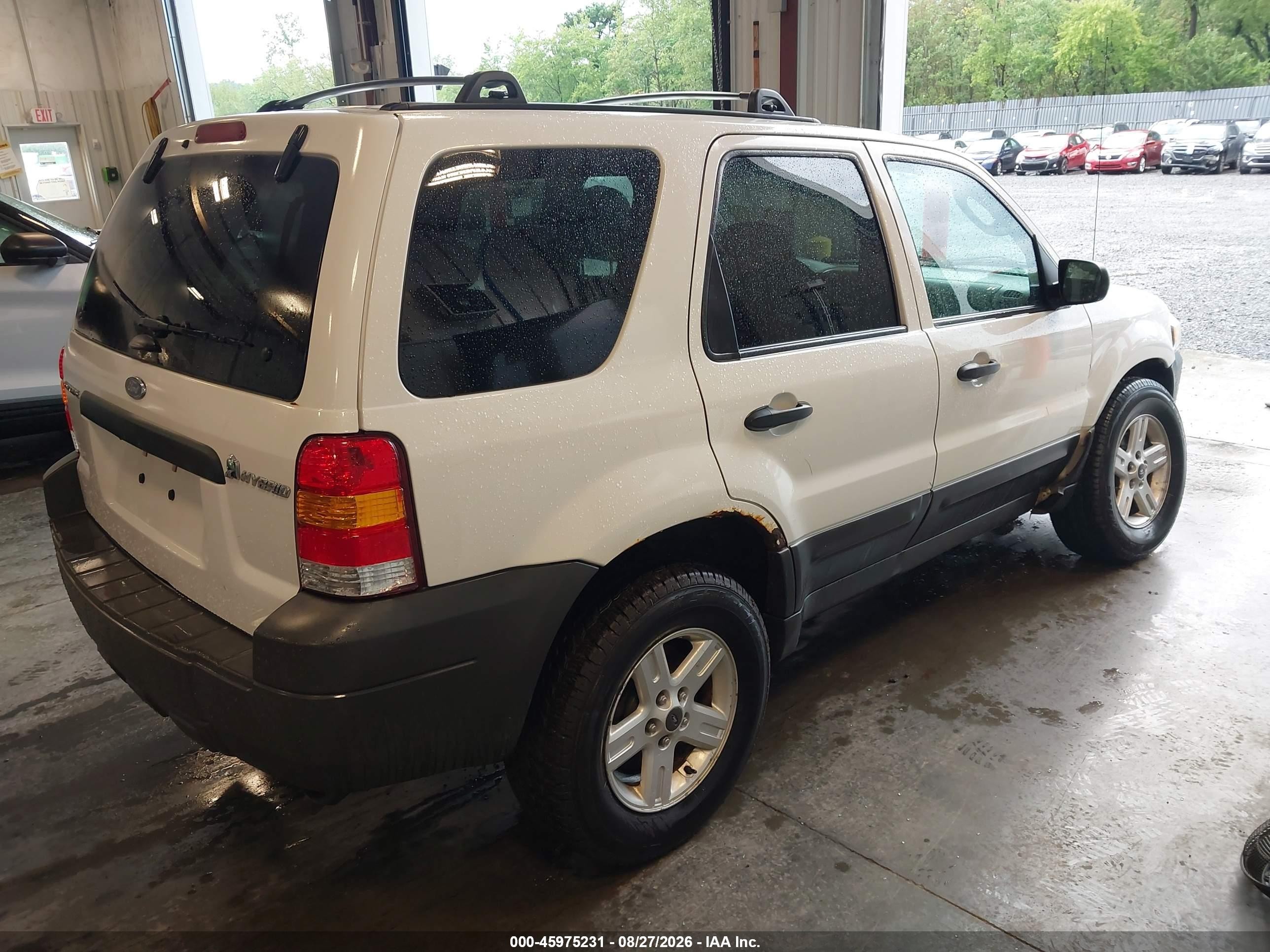 2006 Ford Escape Hybrid   White vin: 1FMYU96HX6KC63663