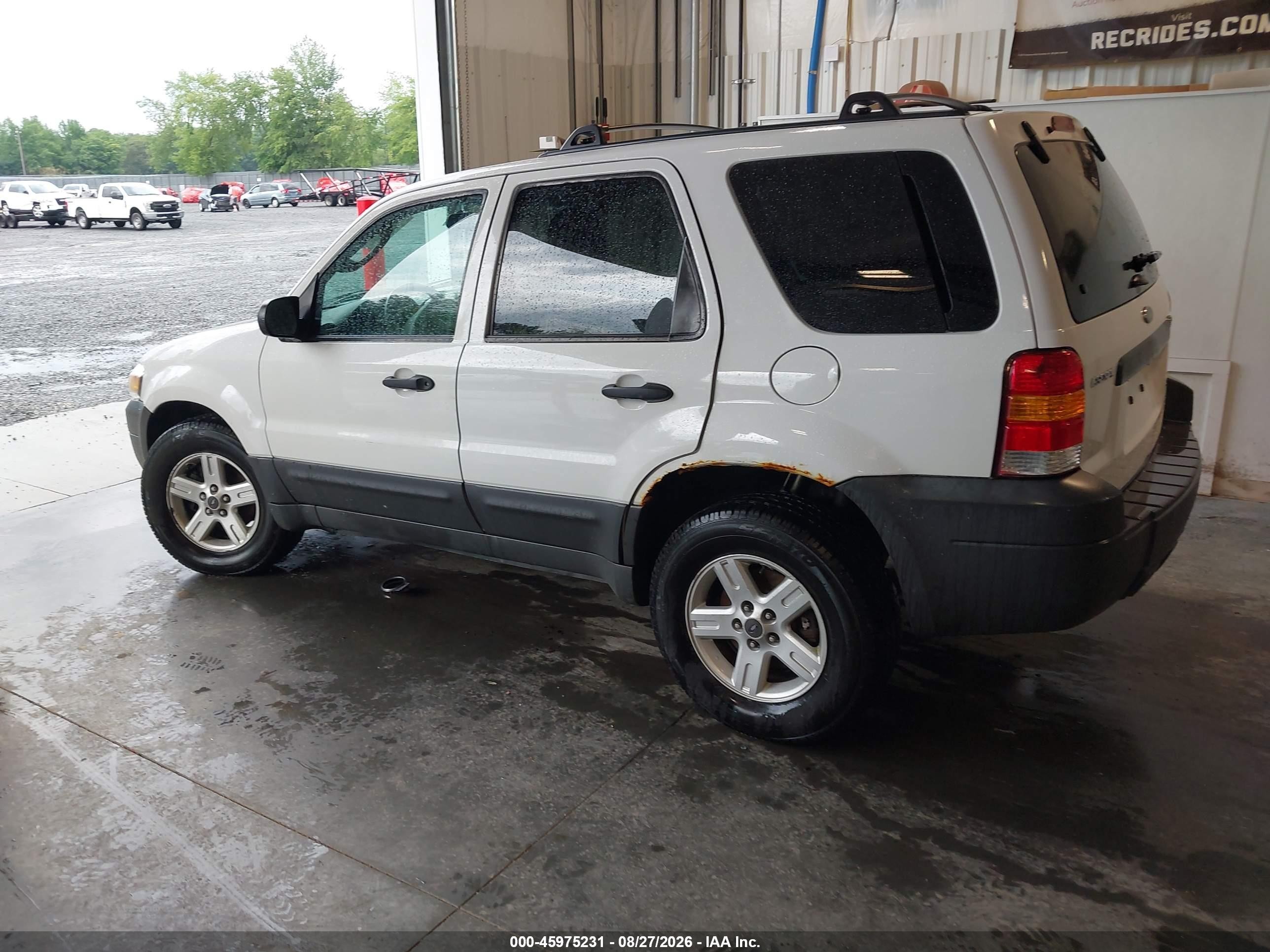 2006 Ford Escape Hybrid   White vin: 1FMYU96HX6KC63663