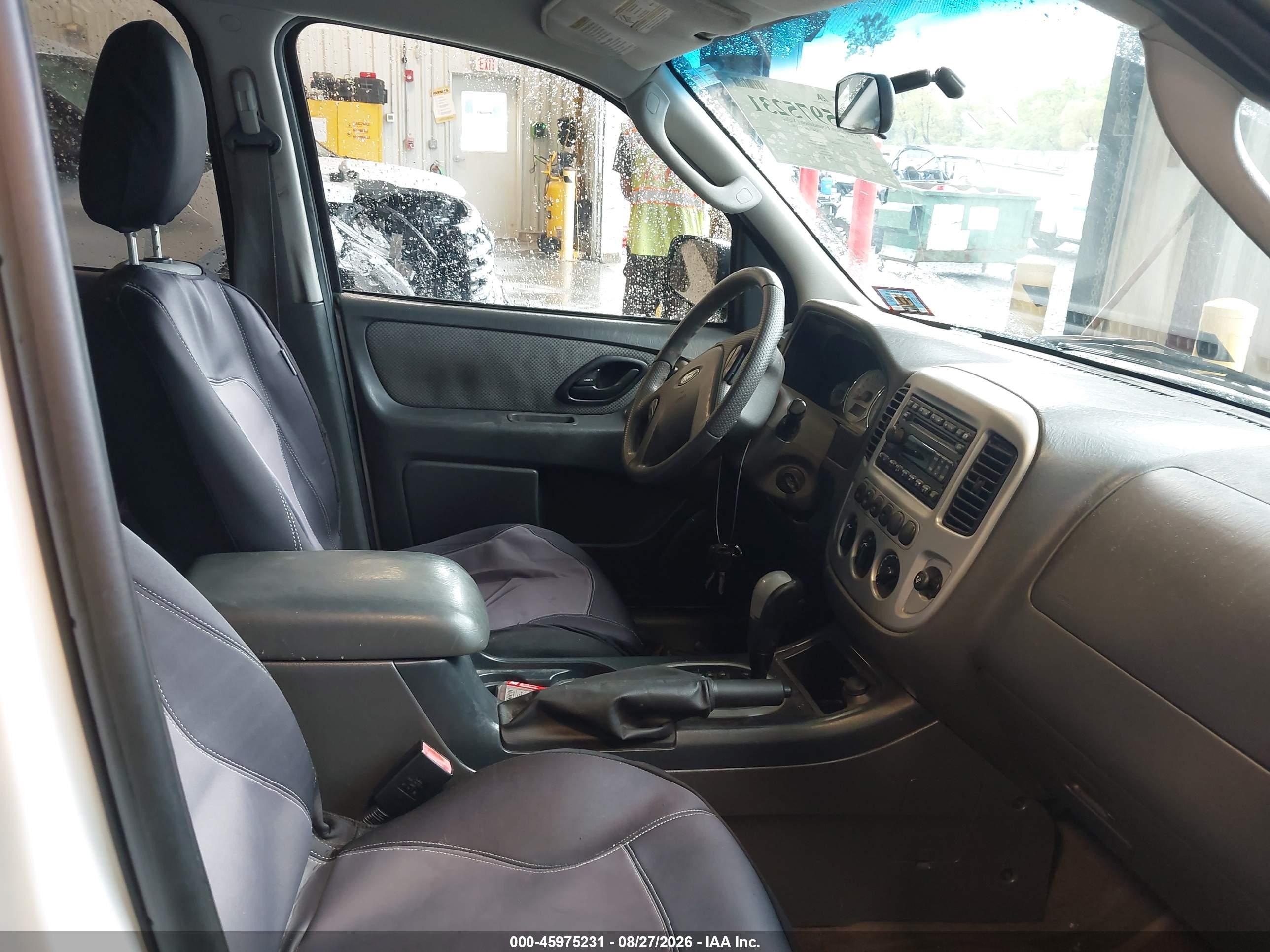 2006 Ford Escape Hybrid   White vin: 1FMYU96HX6KC63663