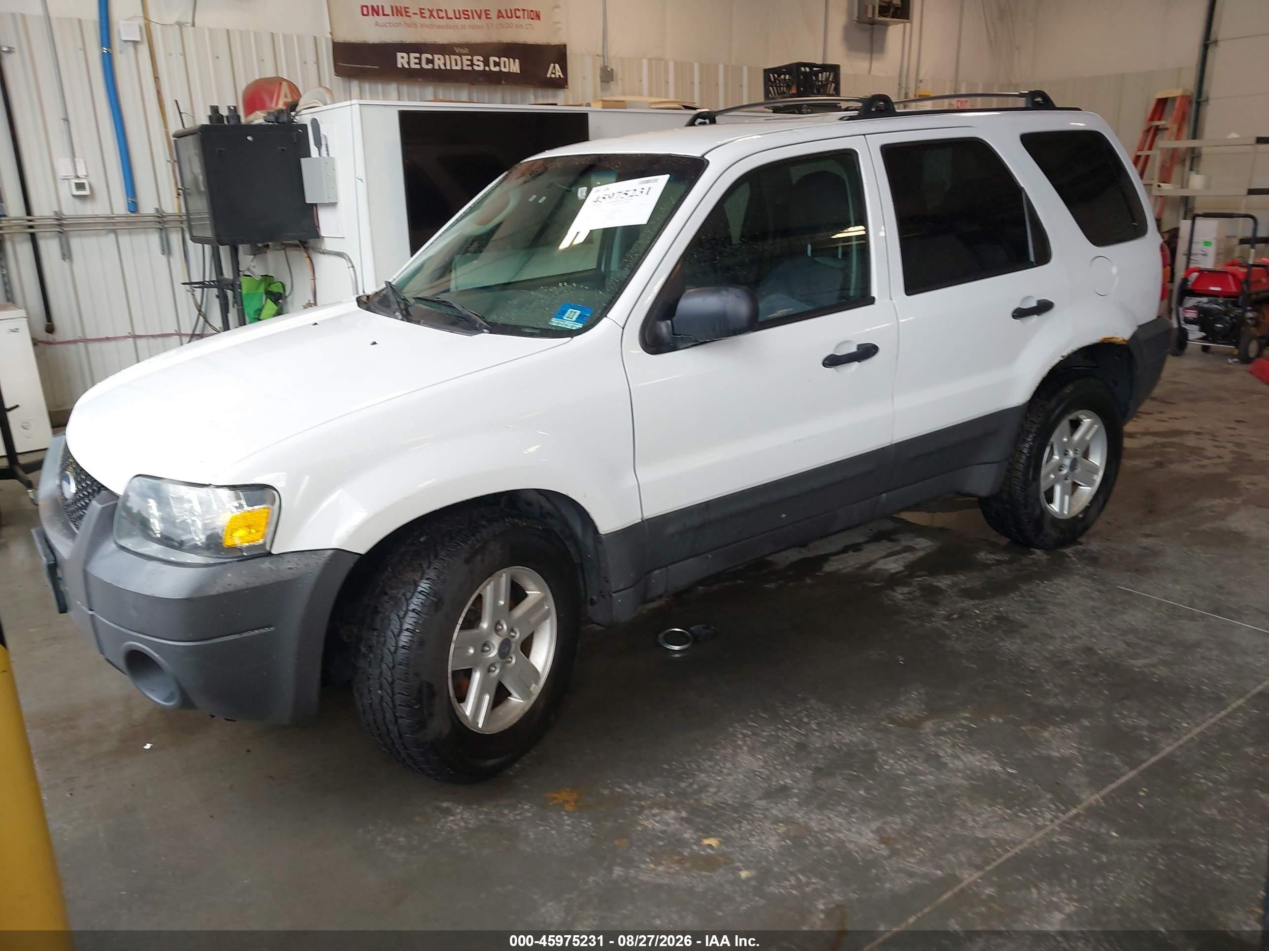 2006 Ford Escape Hybrid   White vin: 1FMYU96HX6KC63663