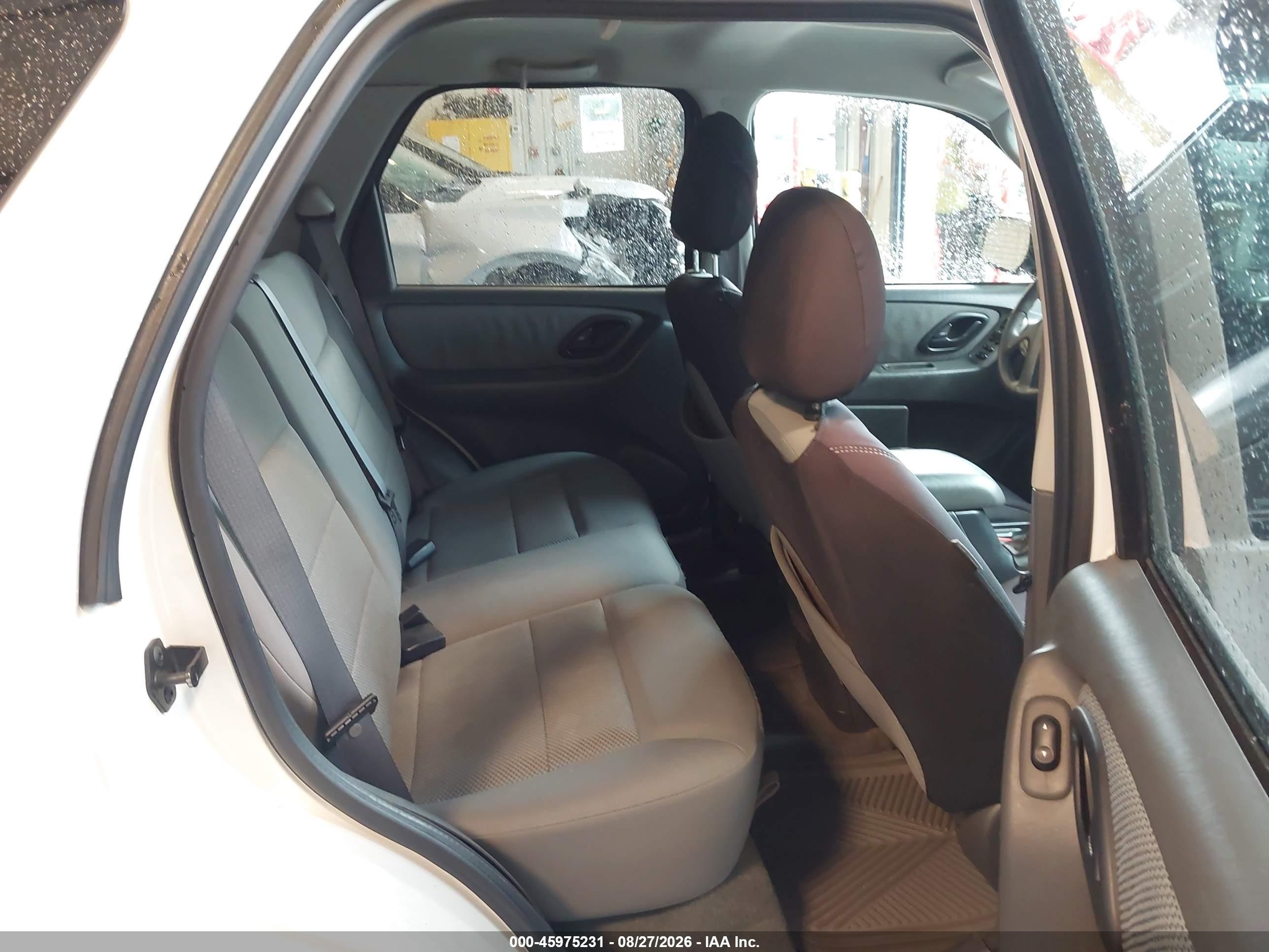 2006 Ford Escape Hybrid   White vin: 1FMYU96HX6KC63663