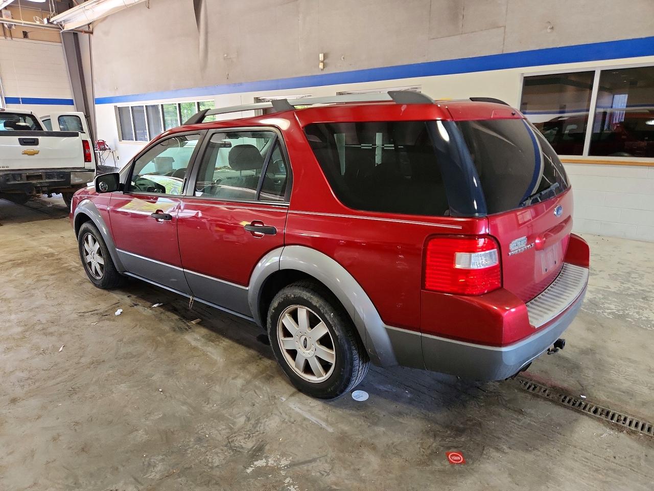 2006 Ford Freestyle Se Red vin: 1FMZK01106GA04585