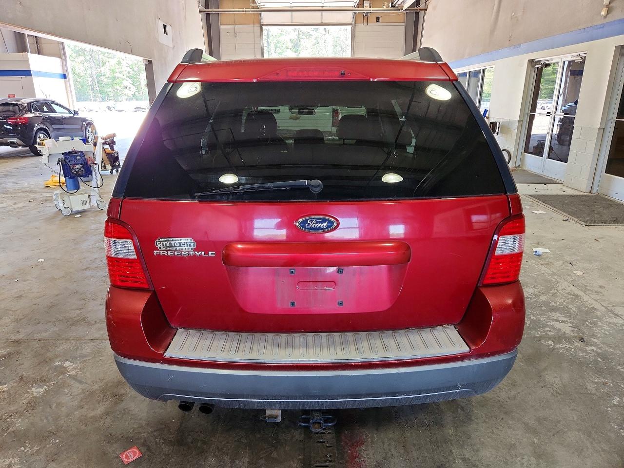2006 Ford Freestyle Se Red vin: 1FMZK01106GA04585