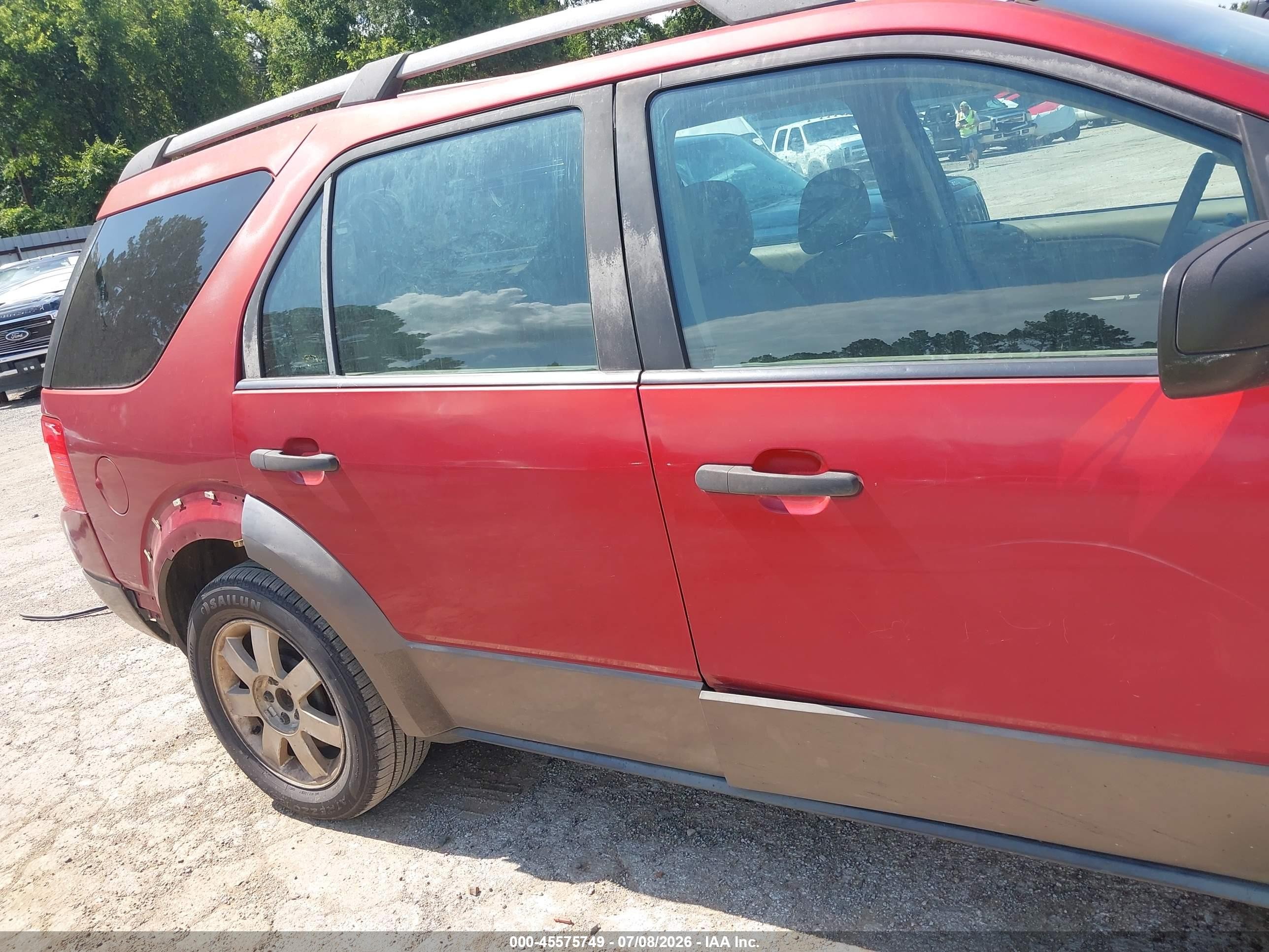 2005 Ford Freestyle Se Red vin: 1FMZK01115GA31552