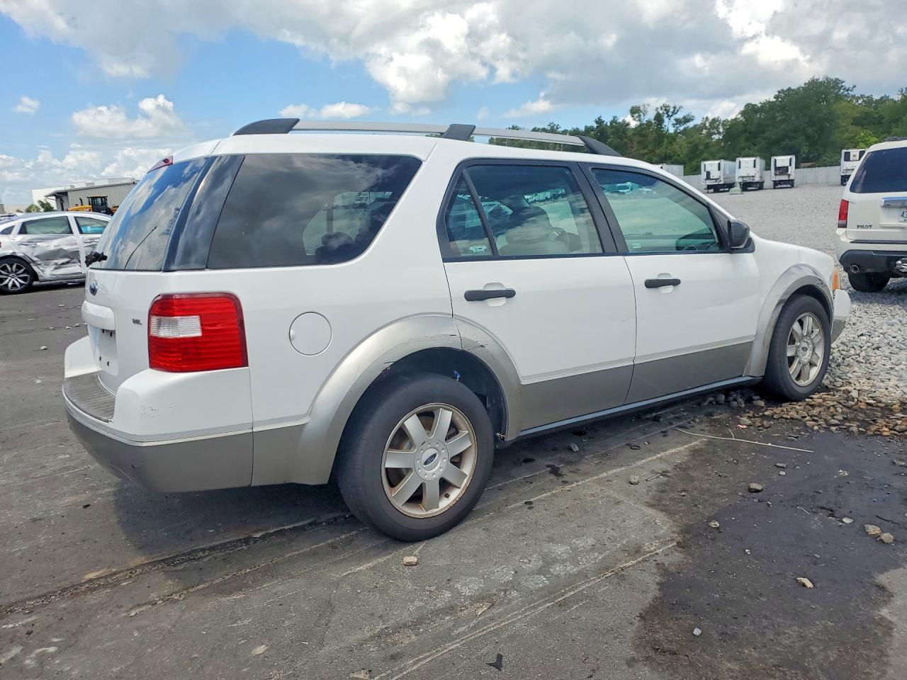 2005 Ford Freestyle Se White vin: 1FMZK01155GA67938