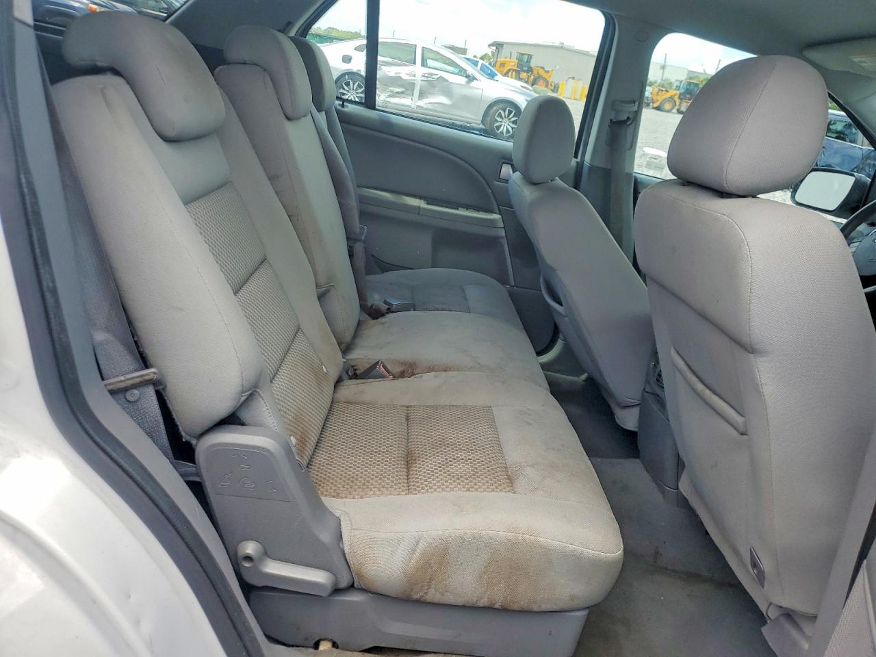 2005 Ford Freestyle Se White vin: 1FMZK01155GA67938