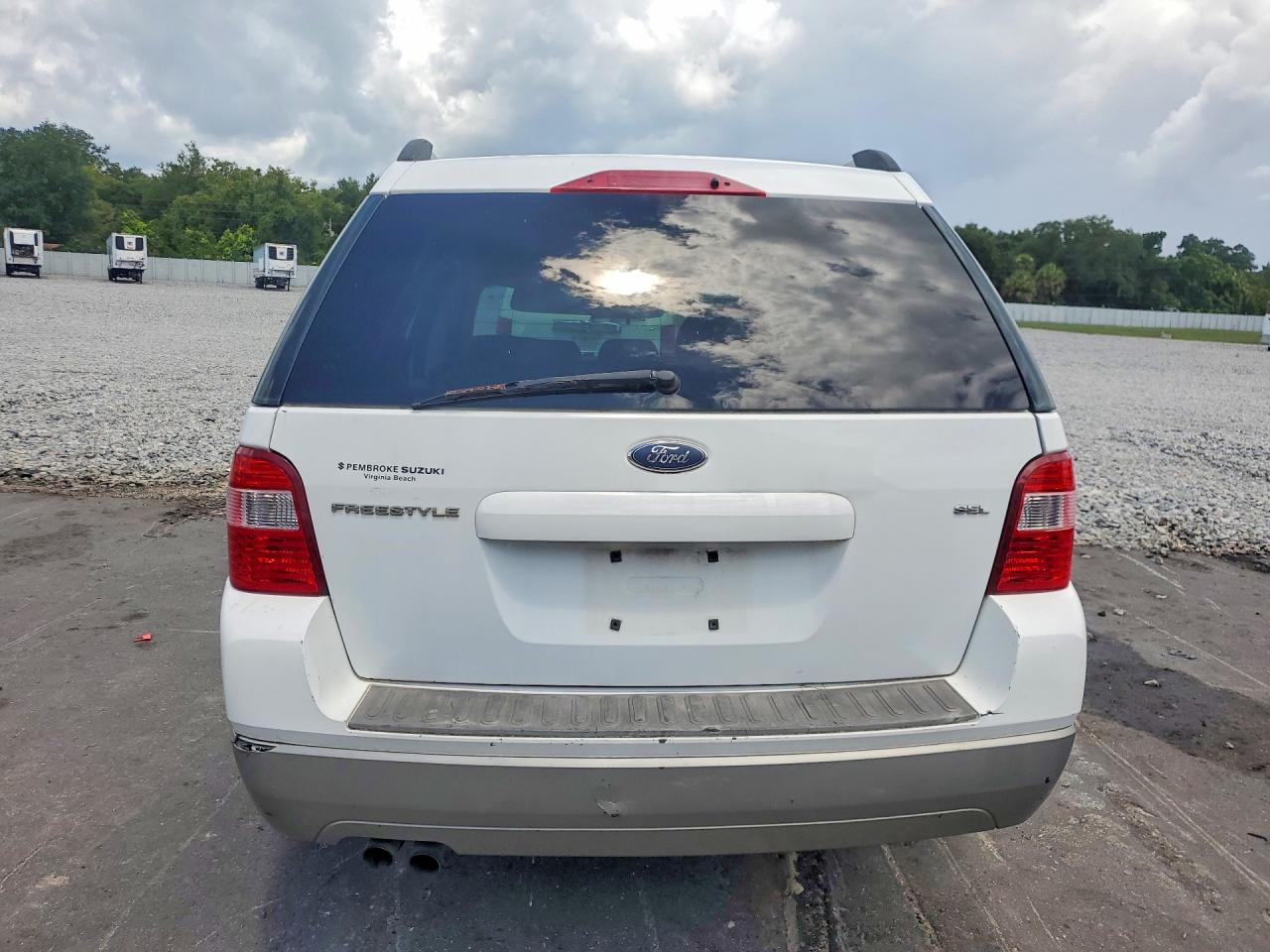 2005 Ford Freestyle Se White vin: 1FMZK01155GA67938