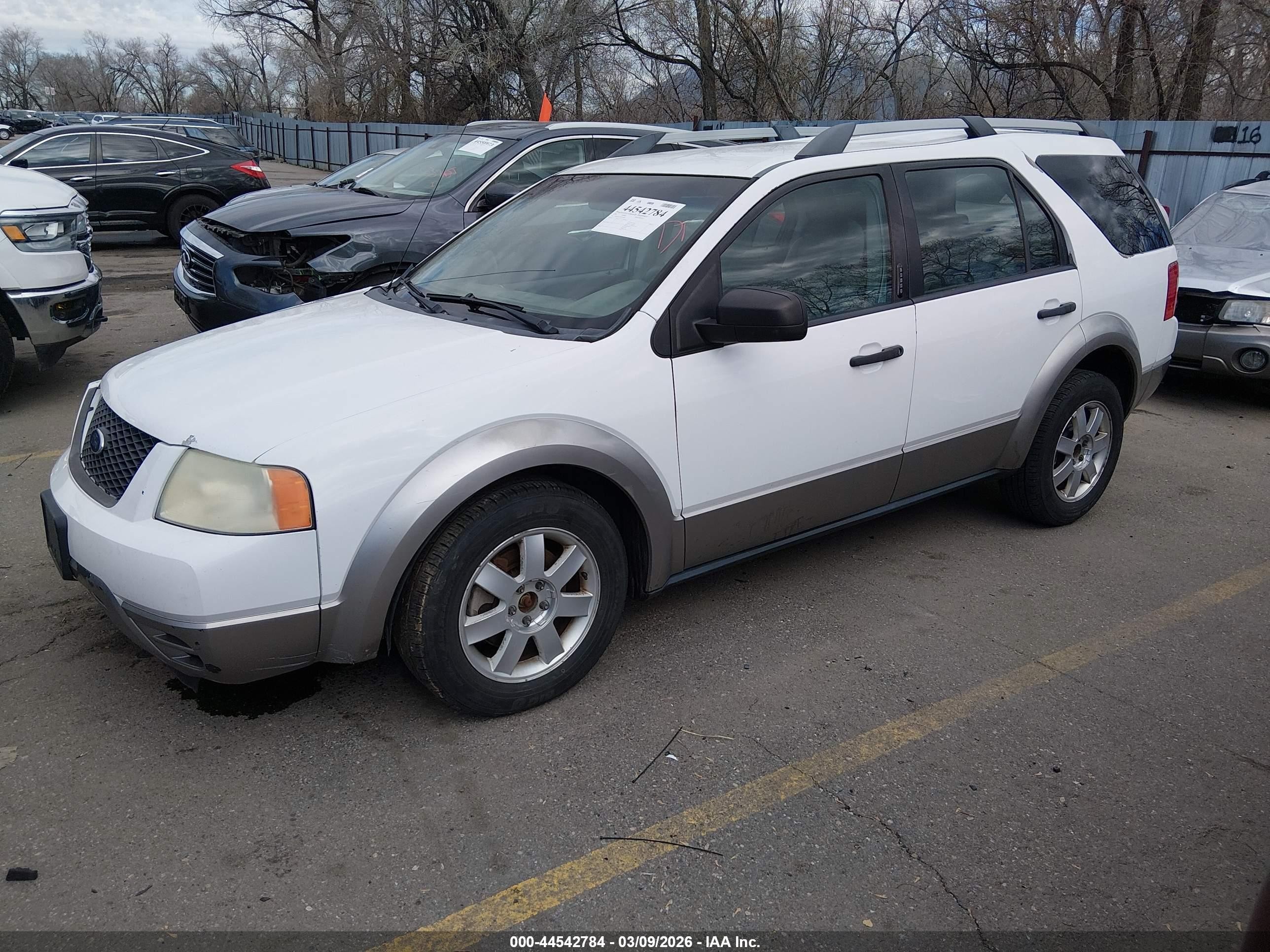 2005 Ford Freestyle Se White vin: 1FMZK01155GA74064