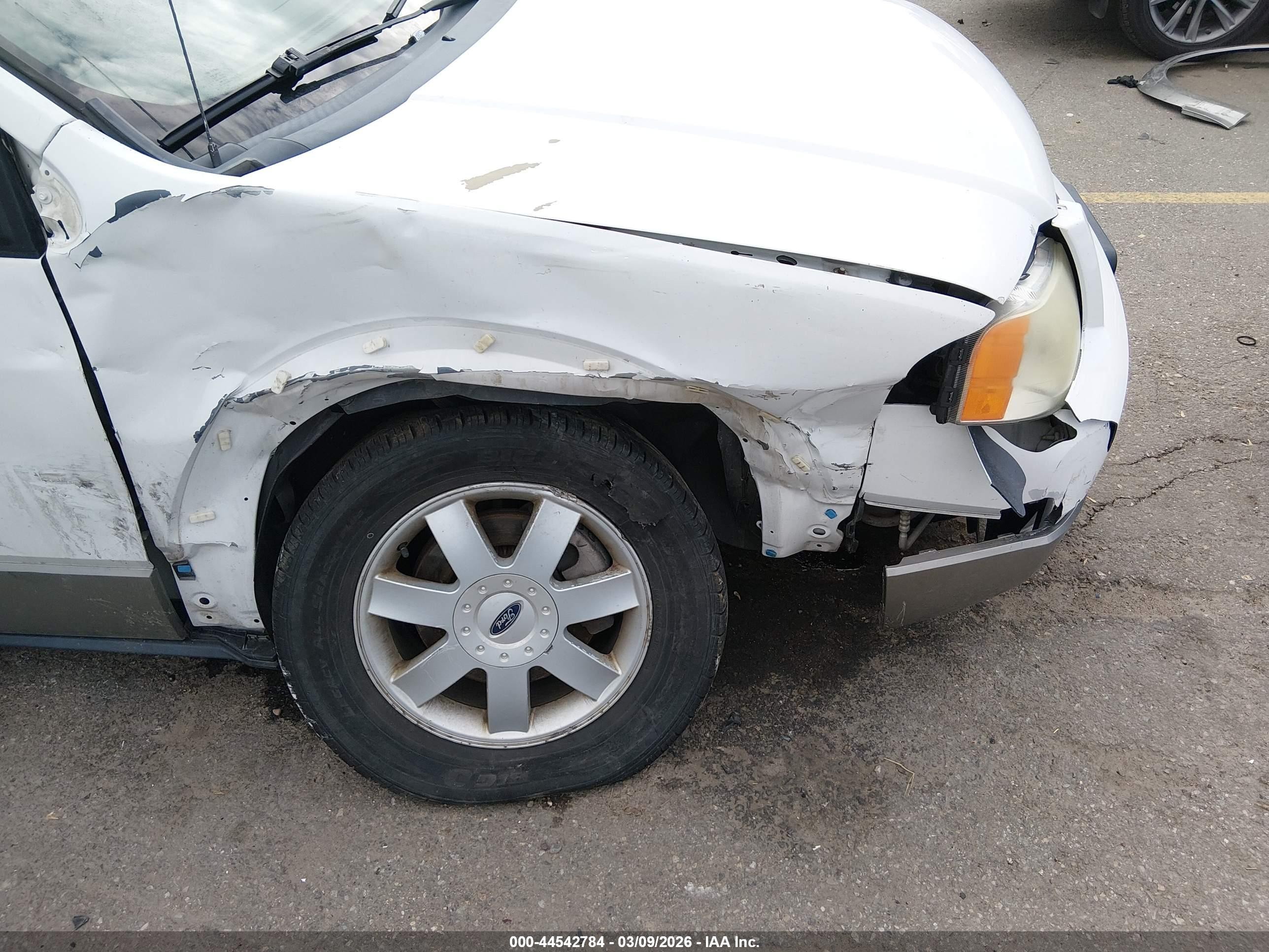 2005 Ford Freestyle Se White vin: 1FMZK01155GA74064