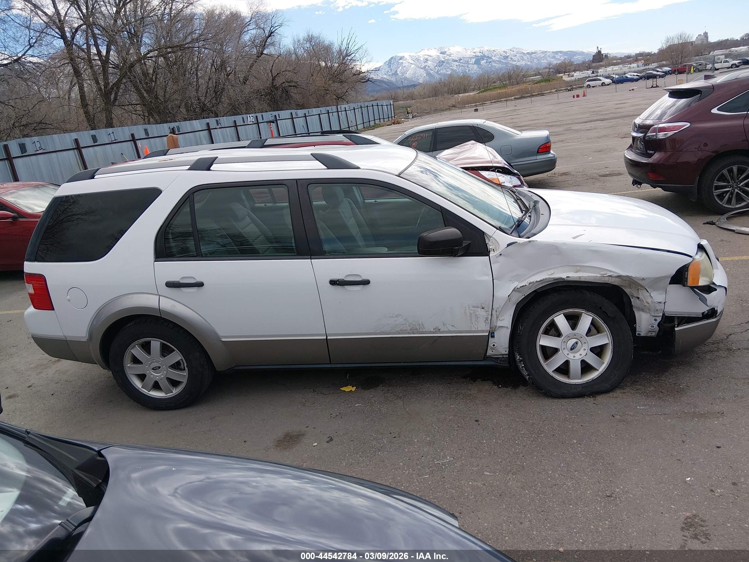 2005 Ford Freestyle Se White vin: 1FMZK01155GA74064
