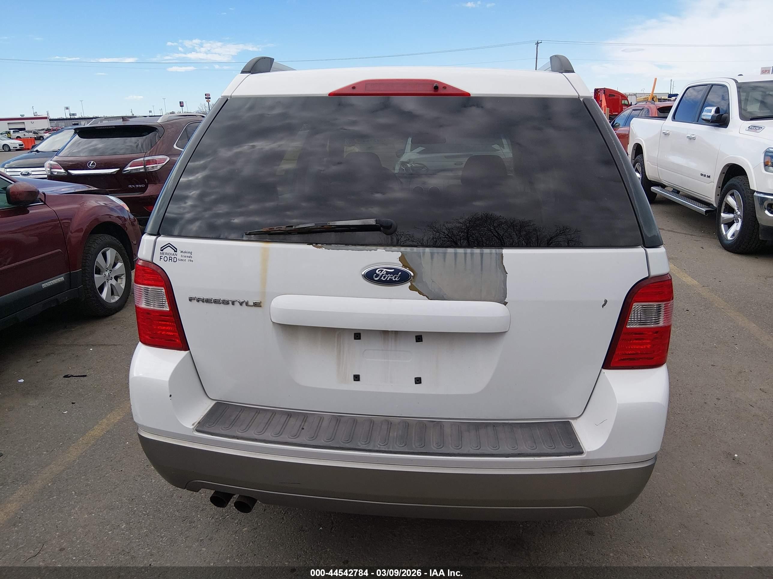 2005 Ford Freestyle Se White vin: 1FMZK01155GA74064