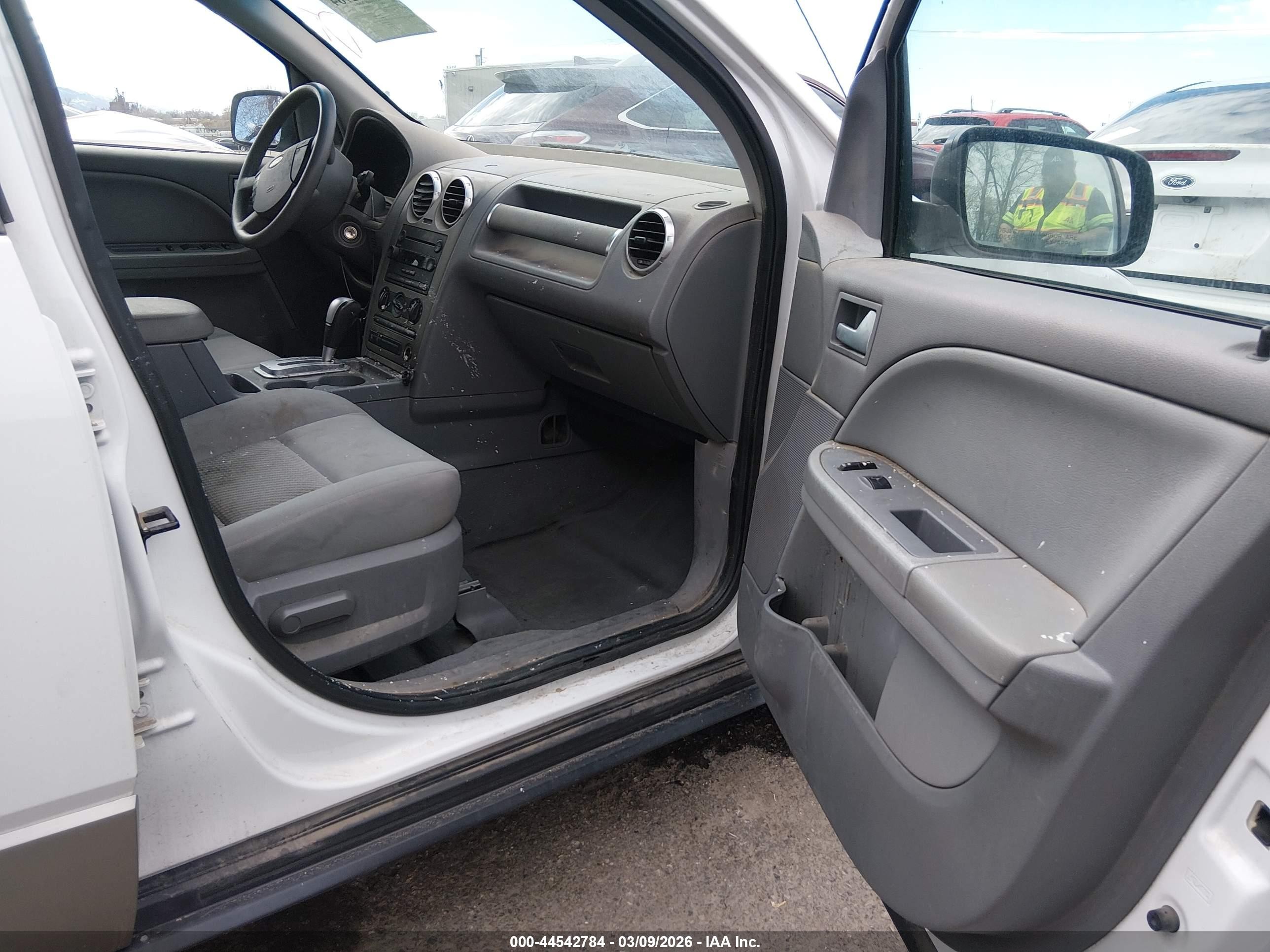 2005 Ford Freestyle Se White vin: 1FMZK01155GA74064