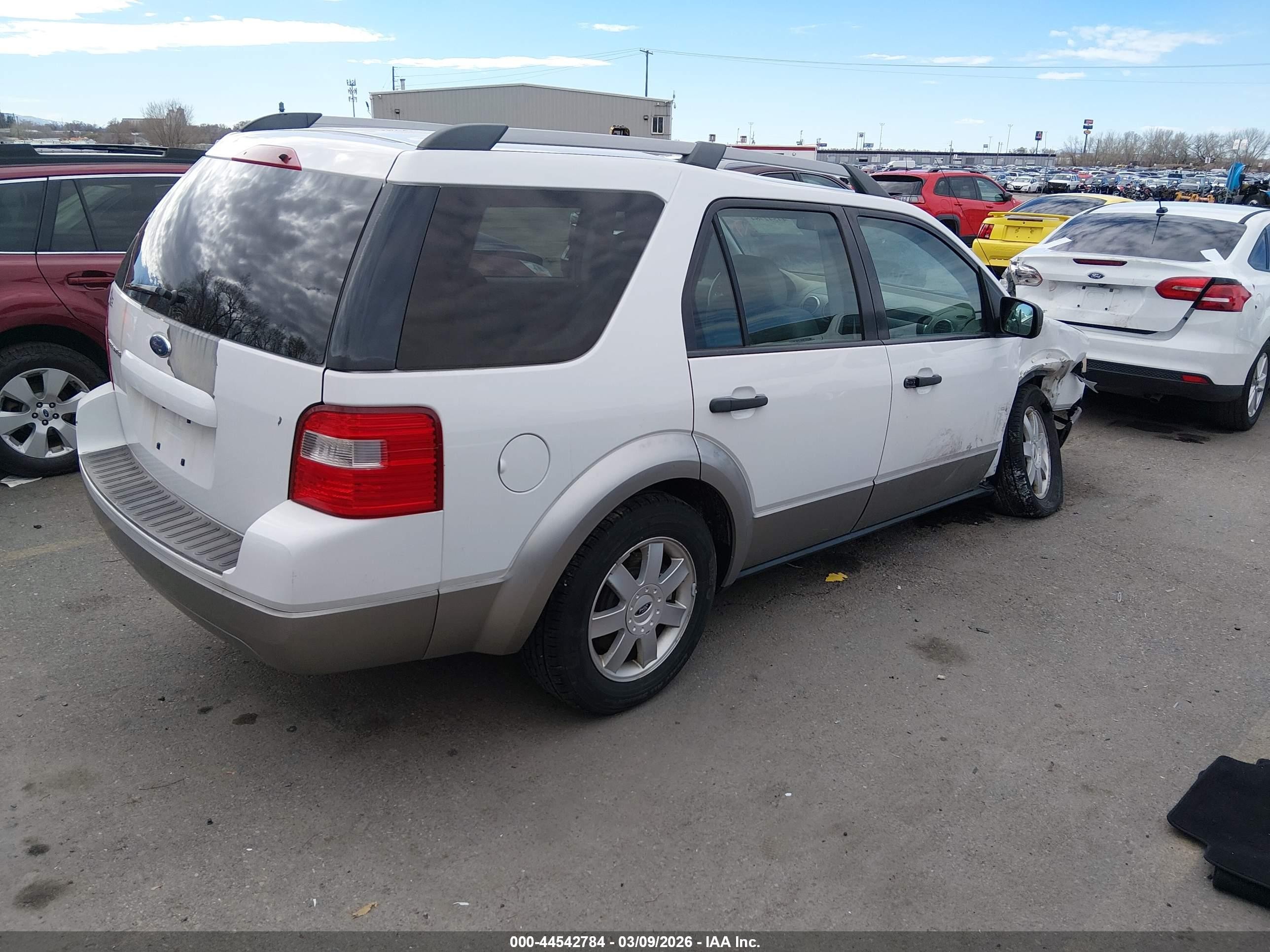 2005 Ford Freestyle Se White vin: 1FMZK01155GA74064