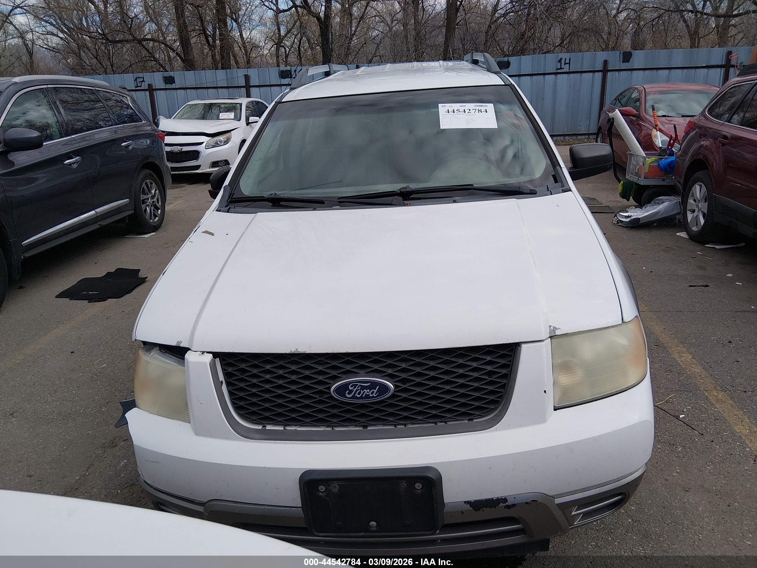 2005 Ford Freestyle Se White vin: 1FMZK01155GA74064