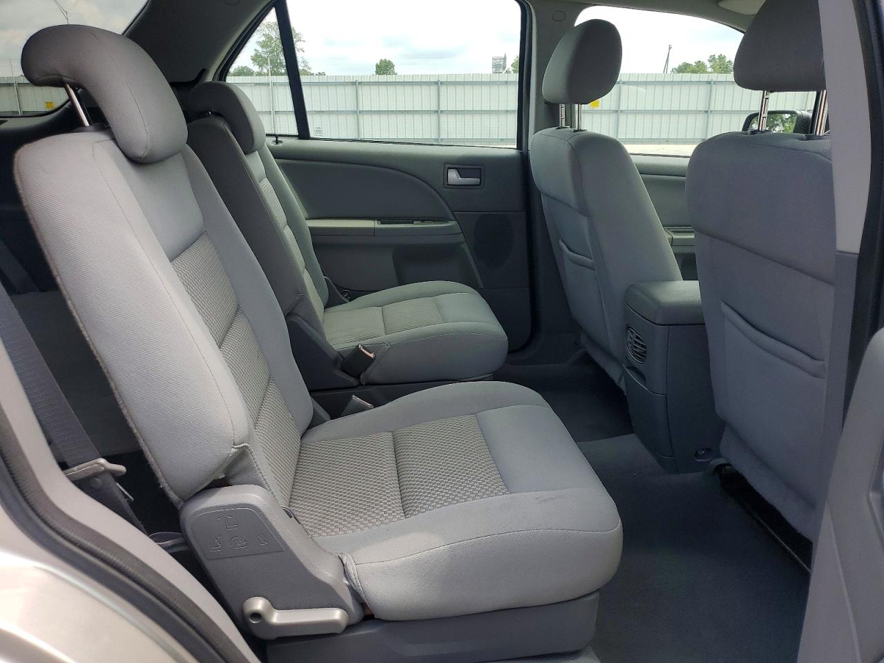 2006 Ford Freestyle Se Silver vin: 1FMZK01176GA44159