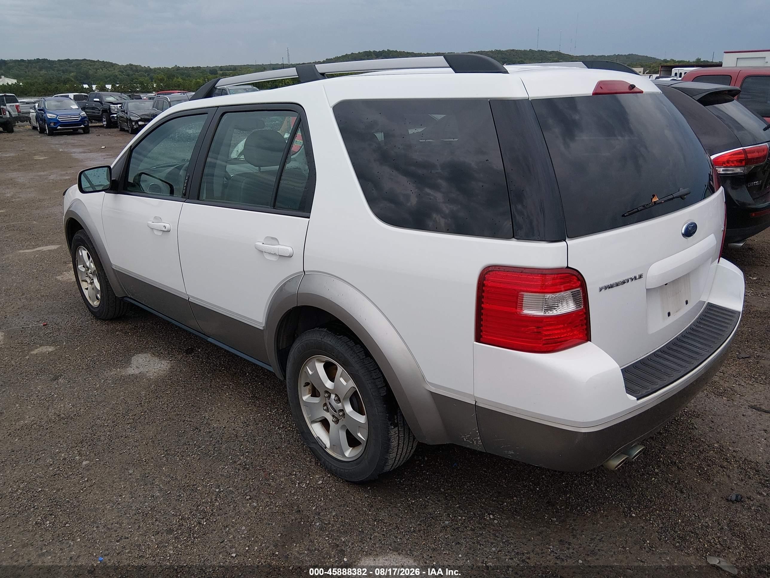 2005 Ford Freestyle Sel White vin: 1FMZK02115GA16905