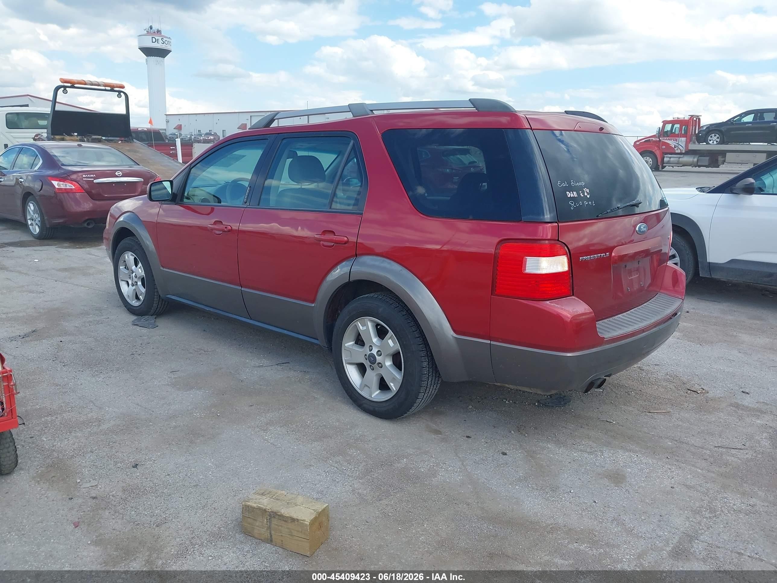 2005 Ford Freestyle Sel Red vin: 1FMZK02155GA31682