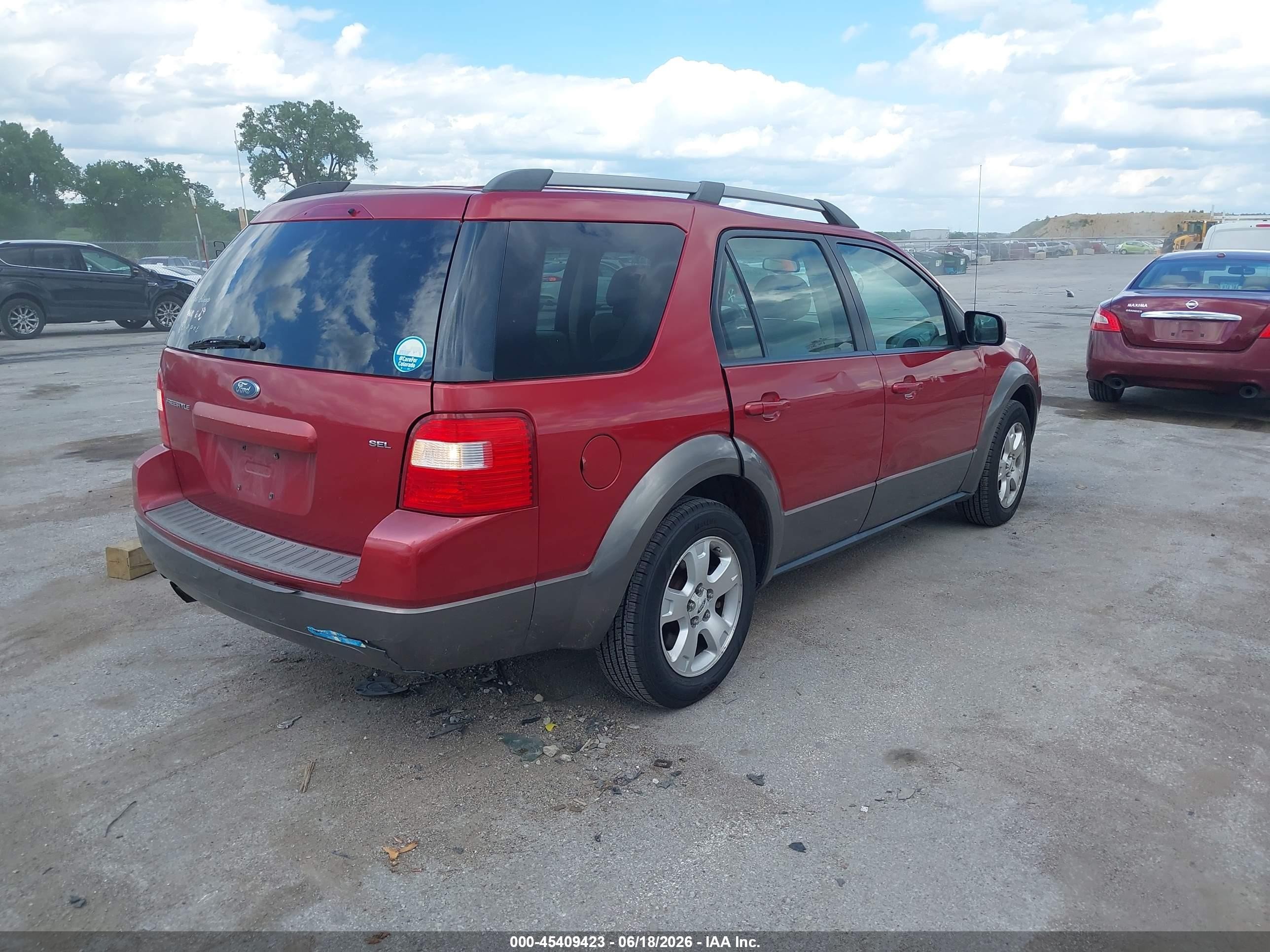 2005 Ford Freestyle Sel Red vin: 1FMZK02155GA31682