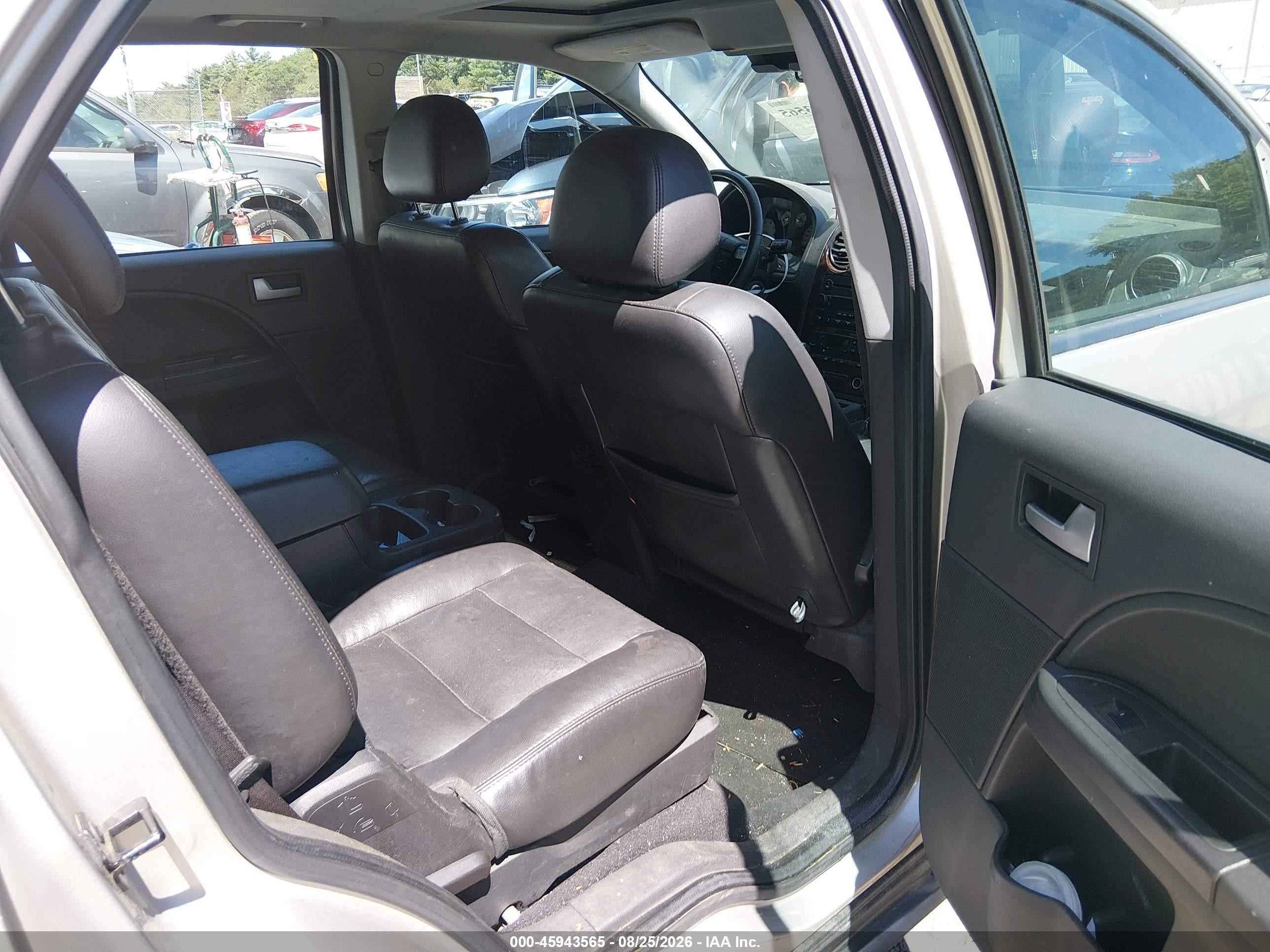2006 Ford Freestyle Limited Silver vin: 1FMZK03106GA22596