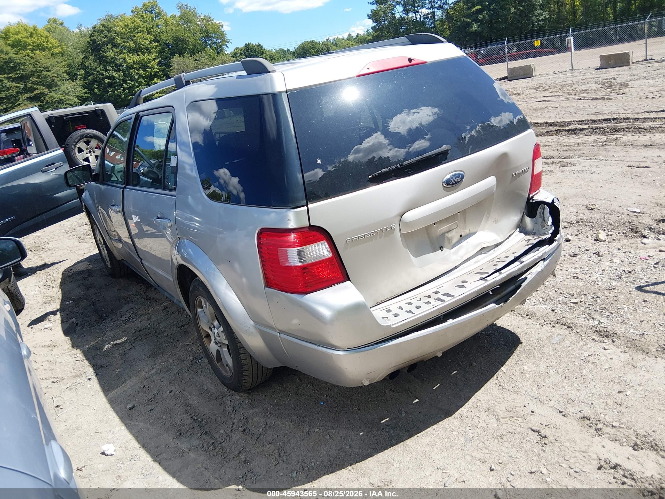 2006 Ford Freestyle Limited Silver vin: 1FMZK03106GA22596