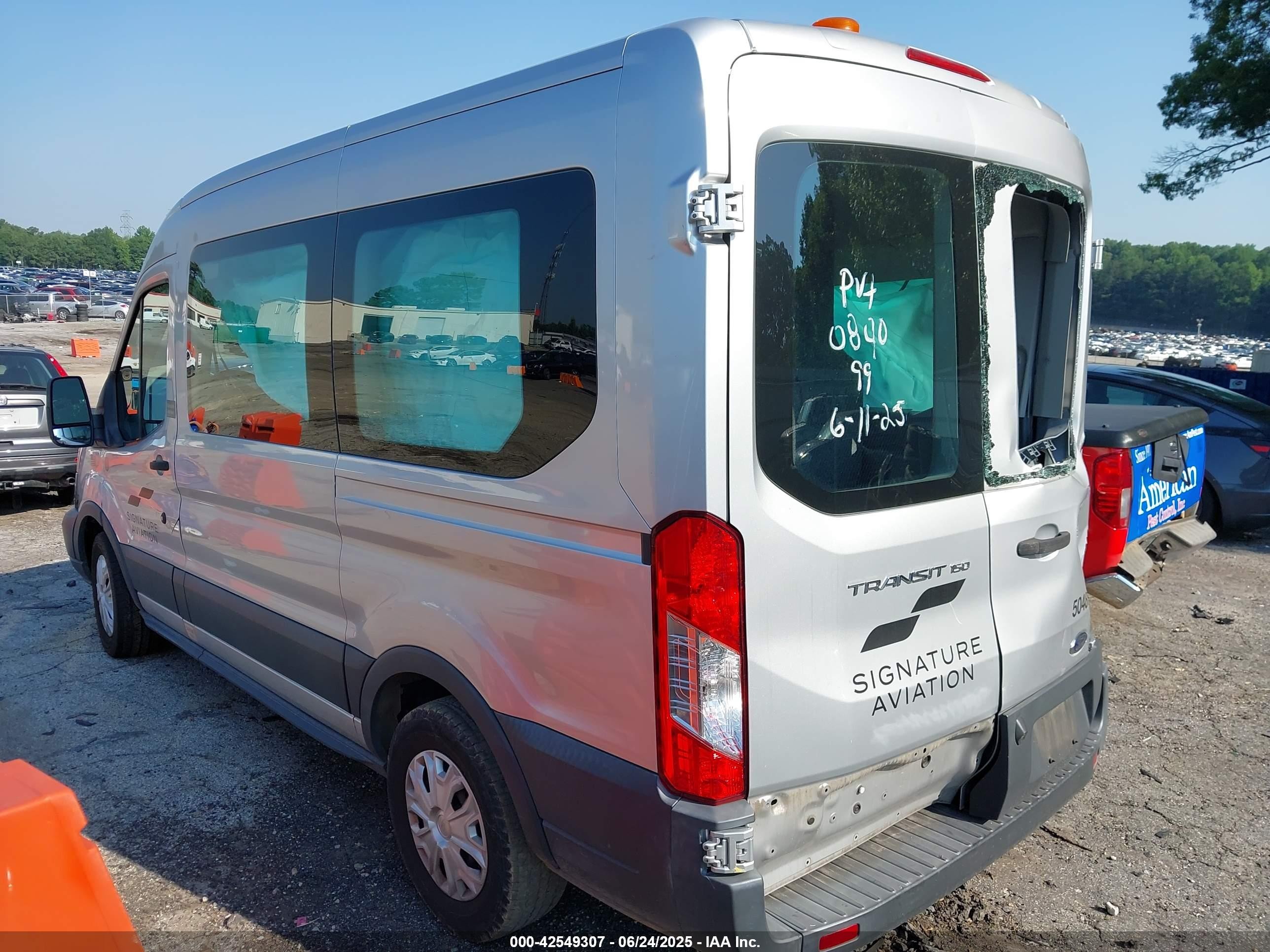 2017 Ford Transit-150 Xlt Silver vin: 1FMZK1CM0HKB50840