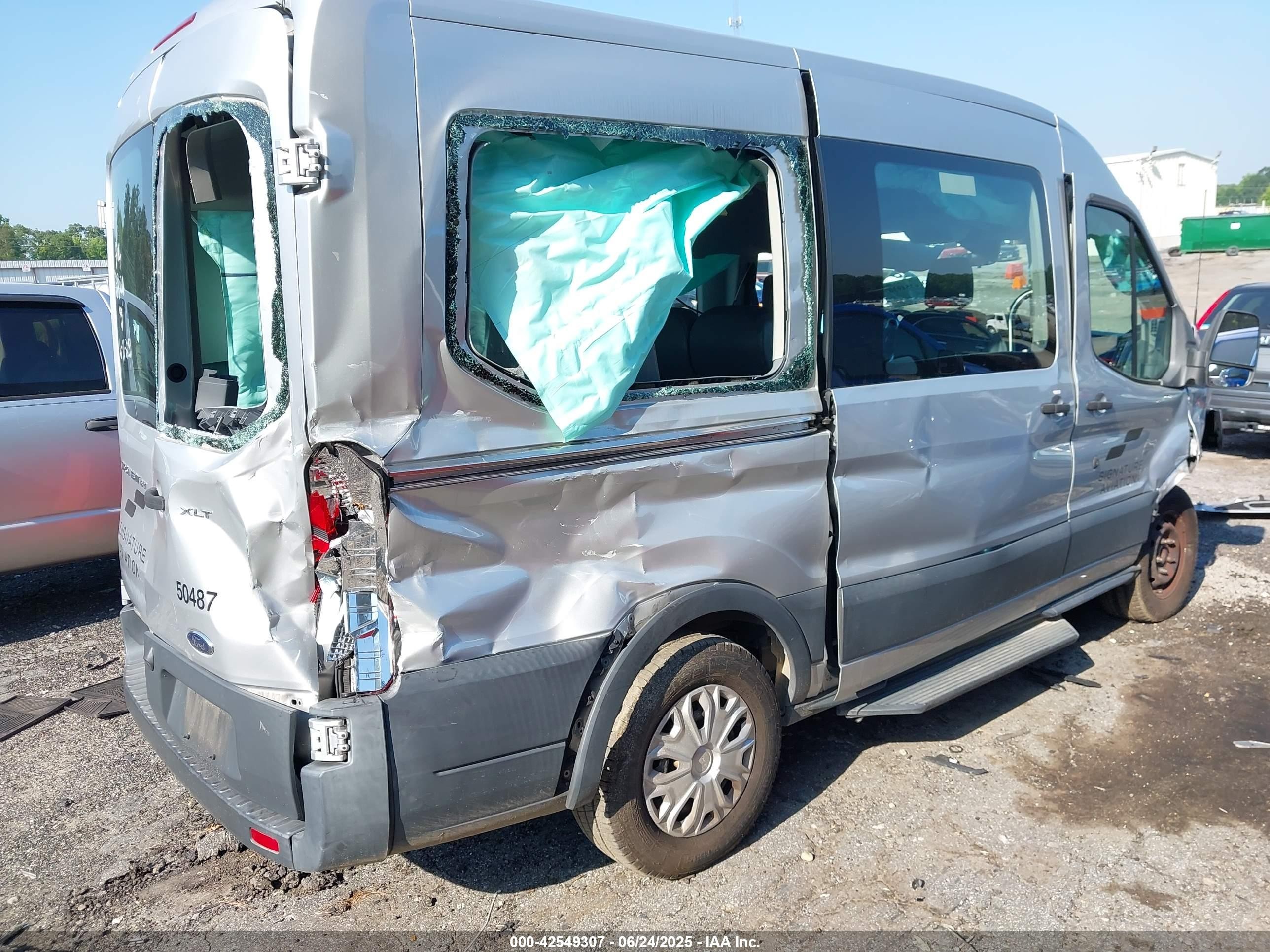 2017 Ford Transit-150 Xlt Silver vin: 1FMZK1CM0HKB50840