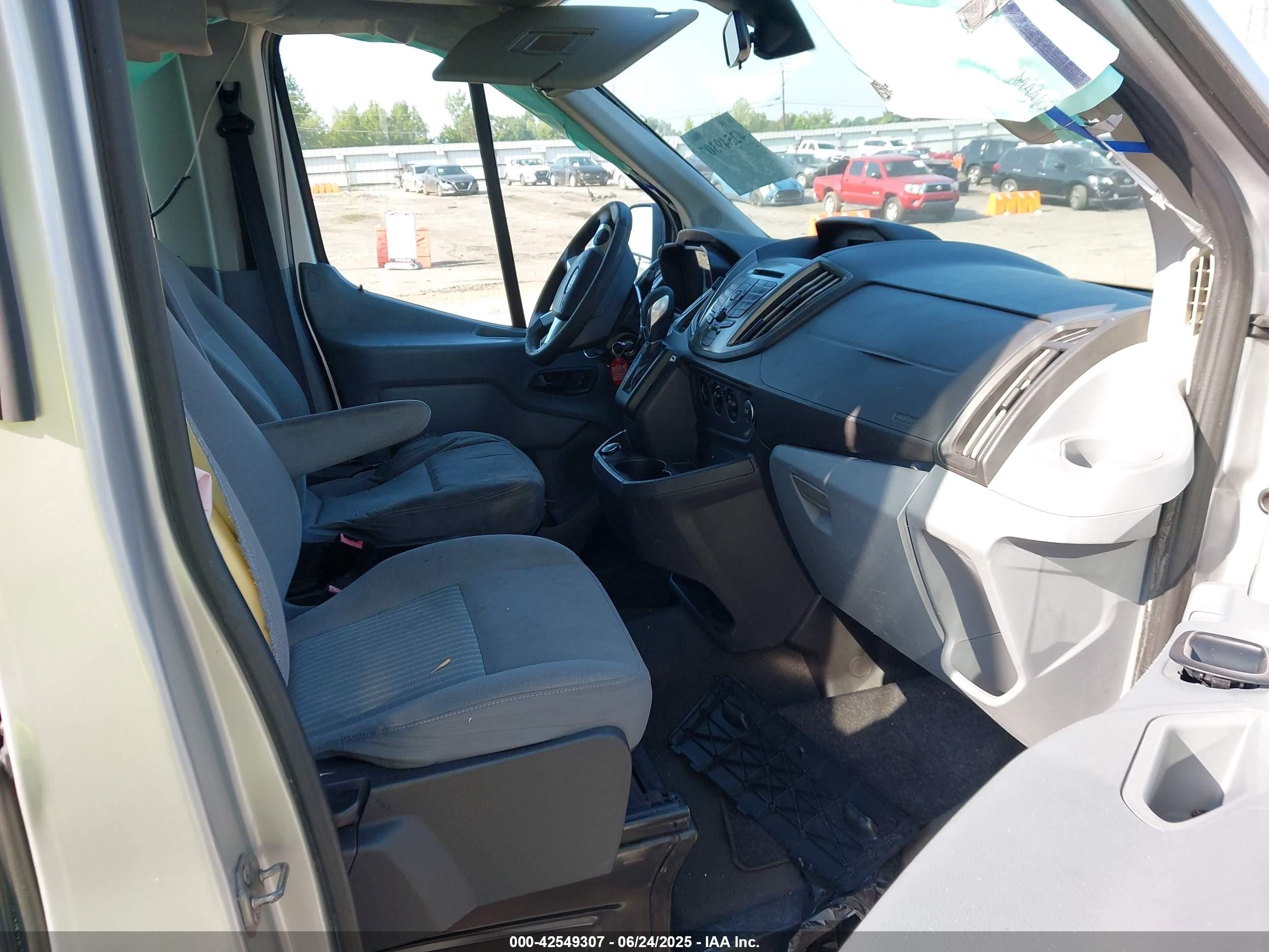2017 Ford Transit-150 Xlt Silver vin: 1FMZK1CM0HKB50840