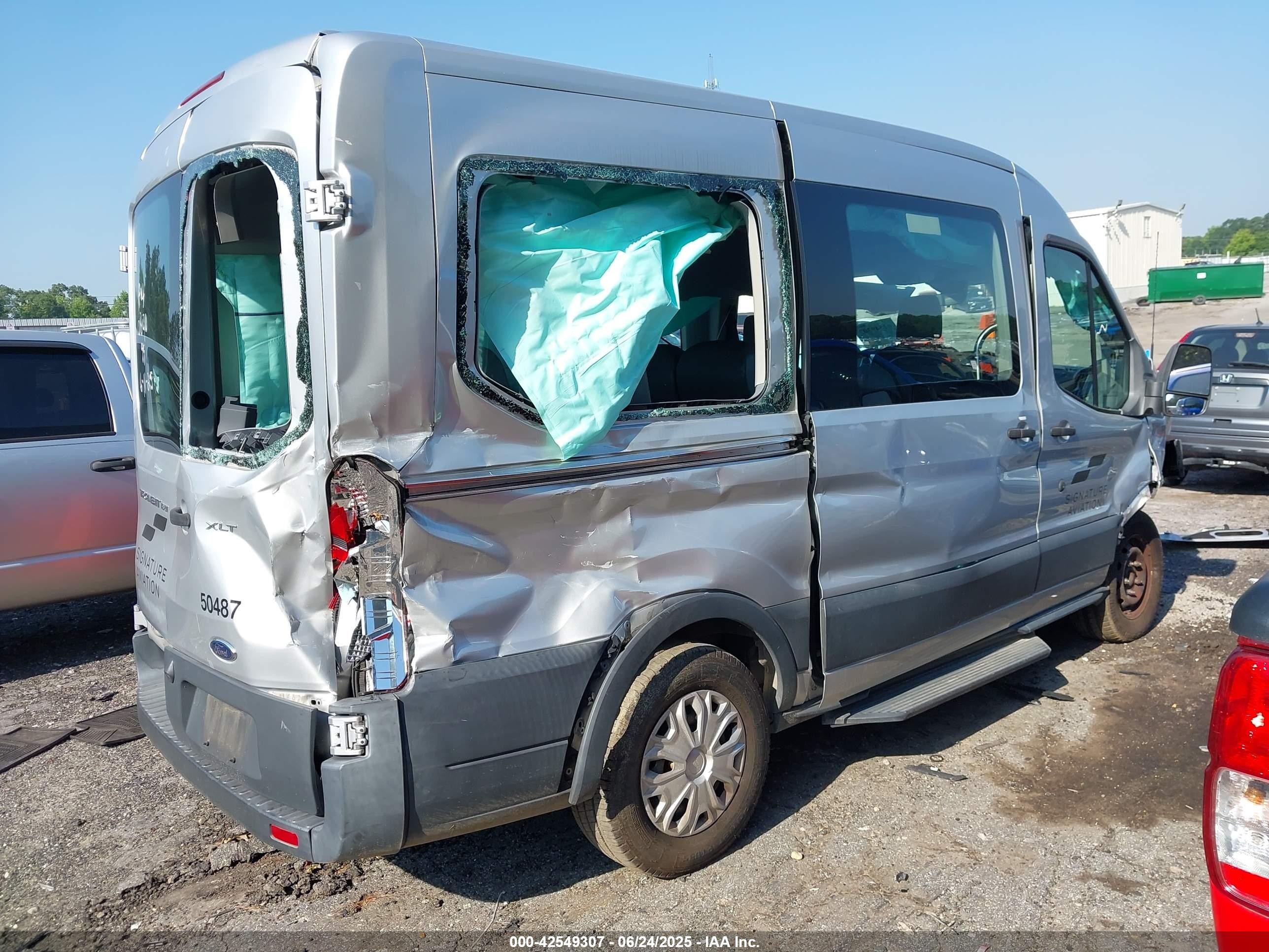 2017 Ford Transit-150 Xlt Silver vin: 1FMZK1CM0HKB50840