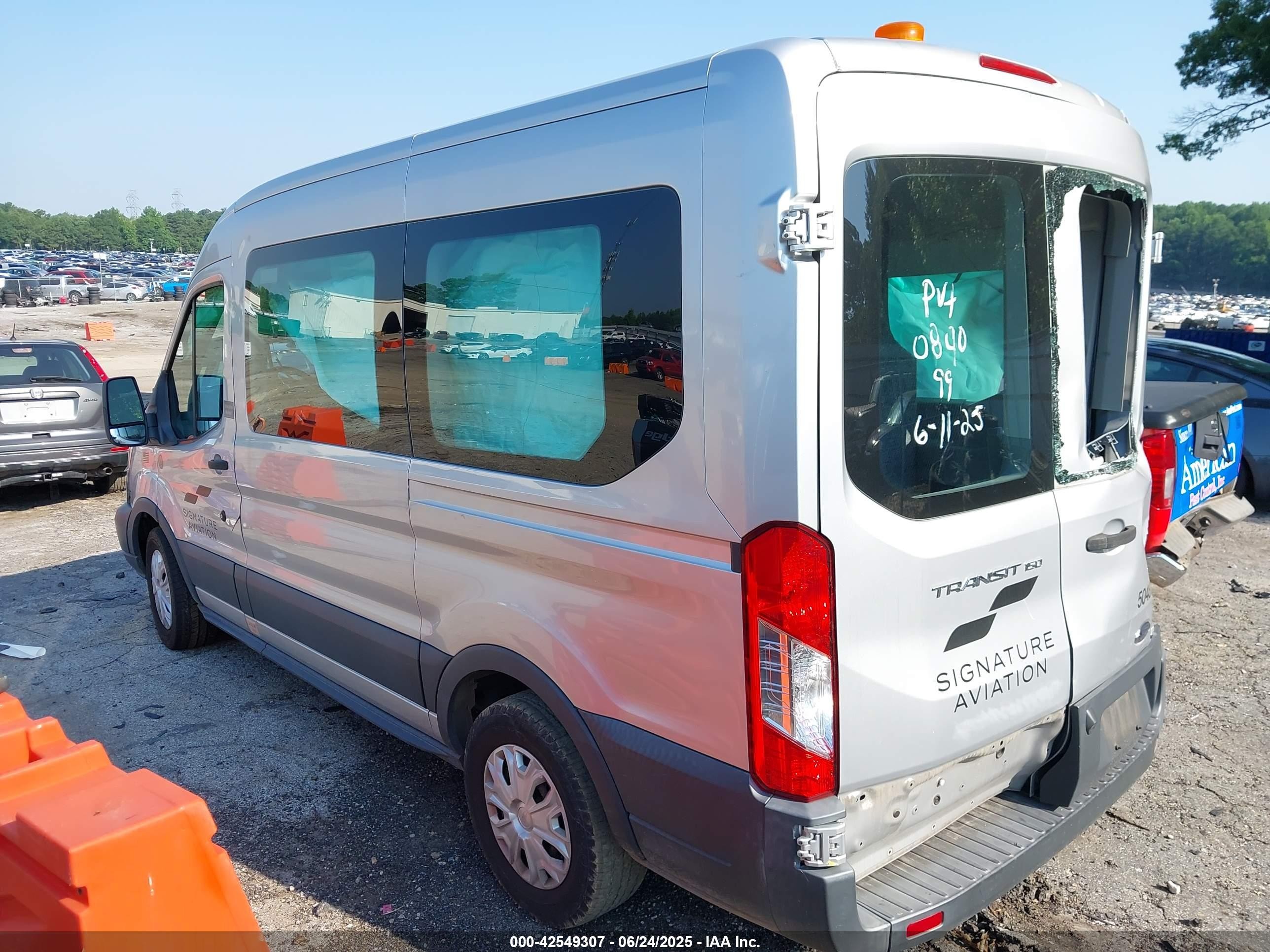 2017 Ford Transit-150 Xlt Silver vin: 1FMZK1CM0HKB50840