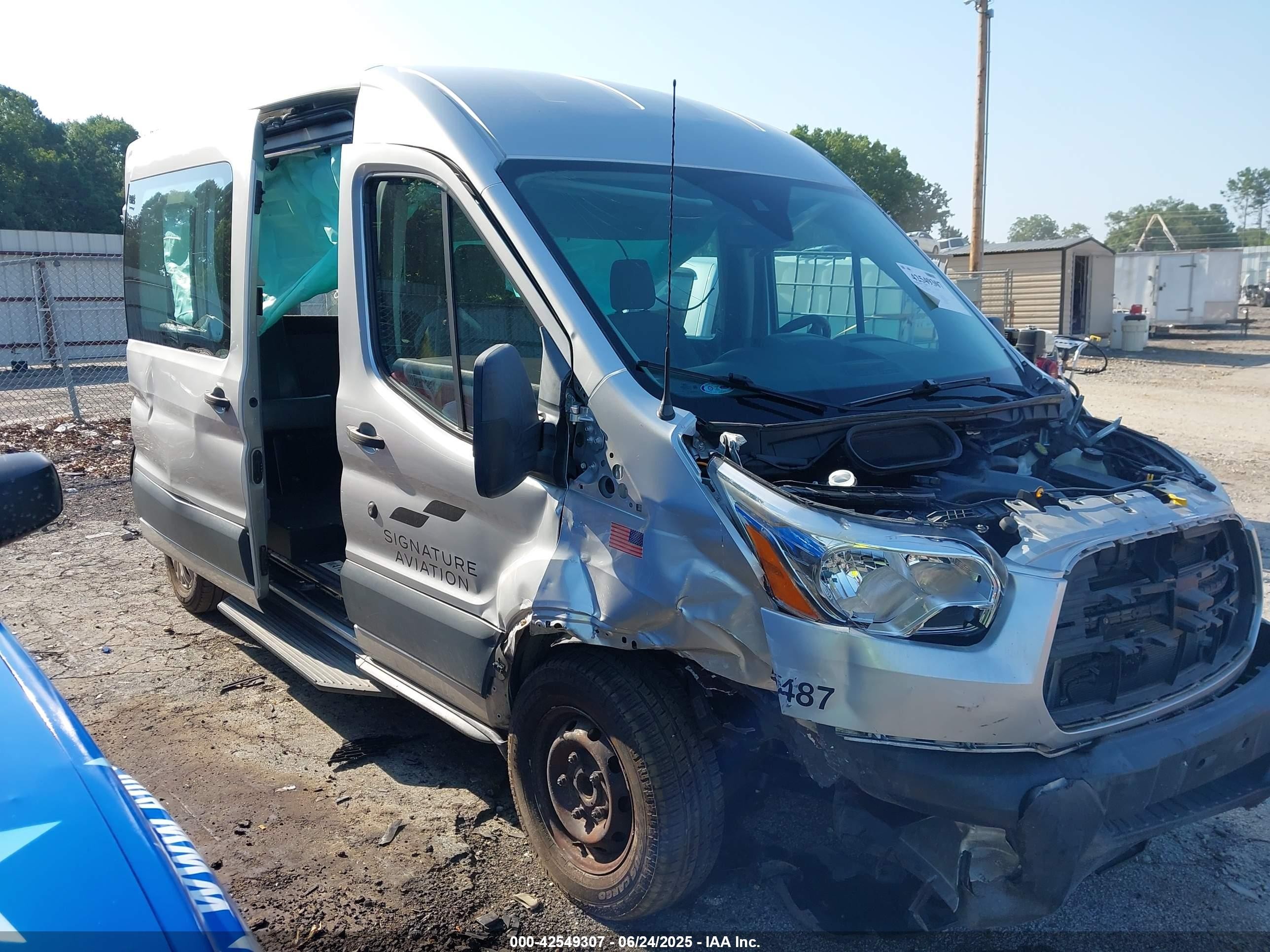 2017 Ford Transit-150 Xlt Silver vin: 1FMZK1CM0HKB50840